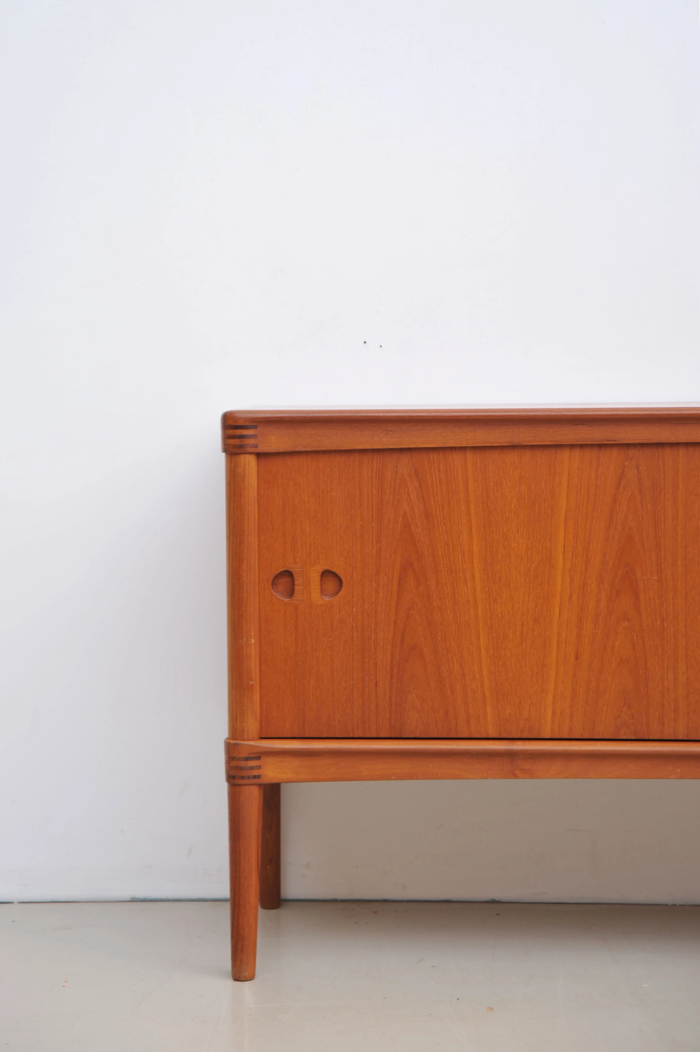 Teak-Sideboard-H.-W.-Klein-Brami-braun-seite.jpg