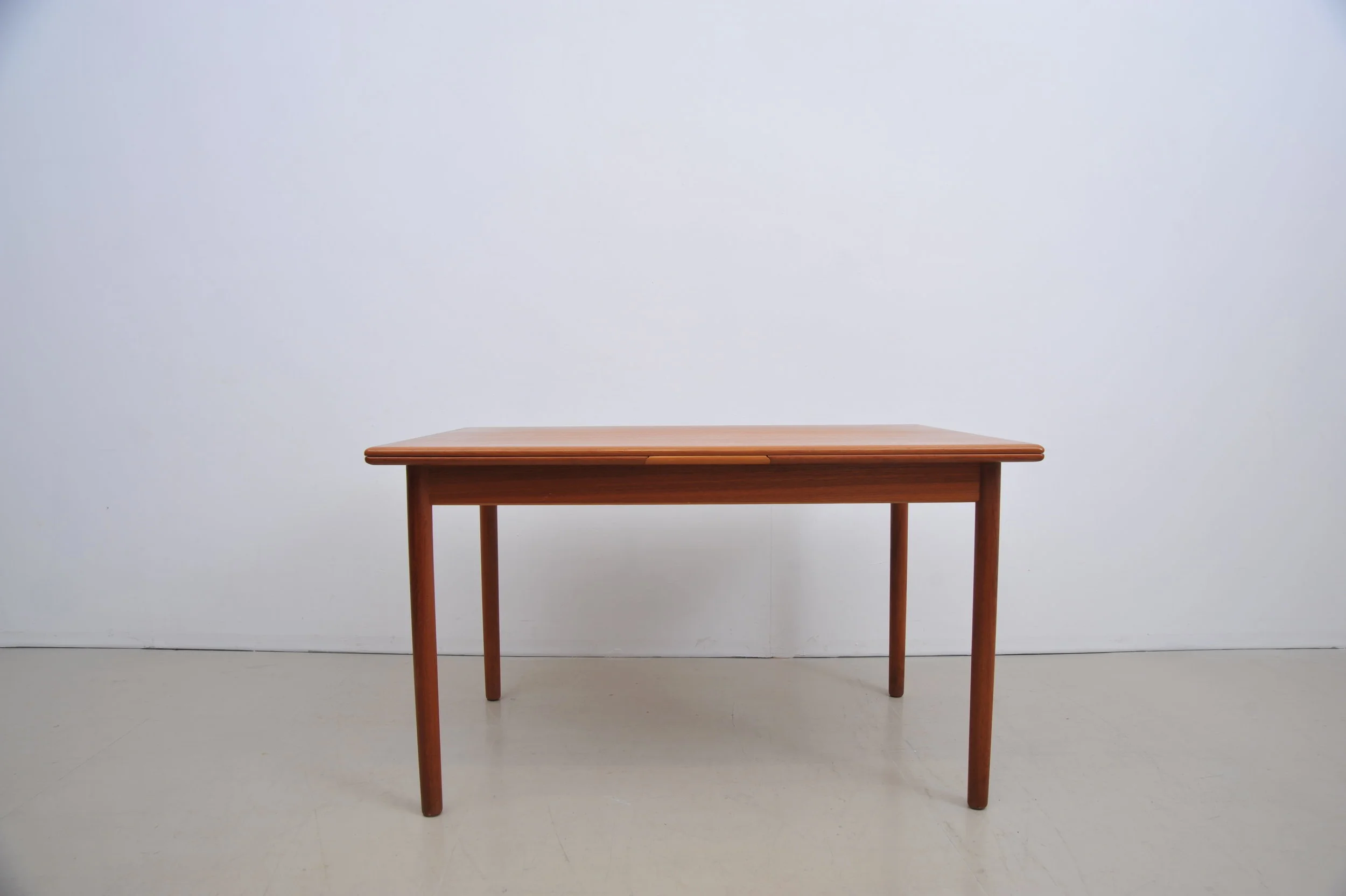 Sigurd-Hansen-Esstisch-Teak-ausziehbar-vorn.JPG