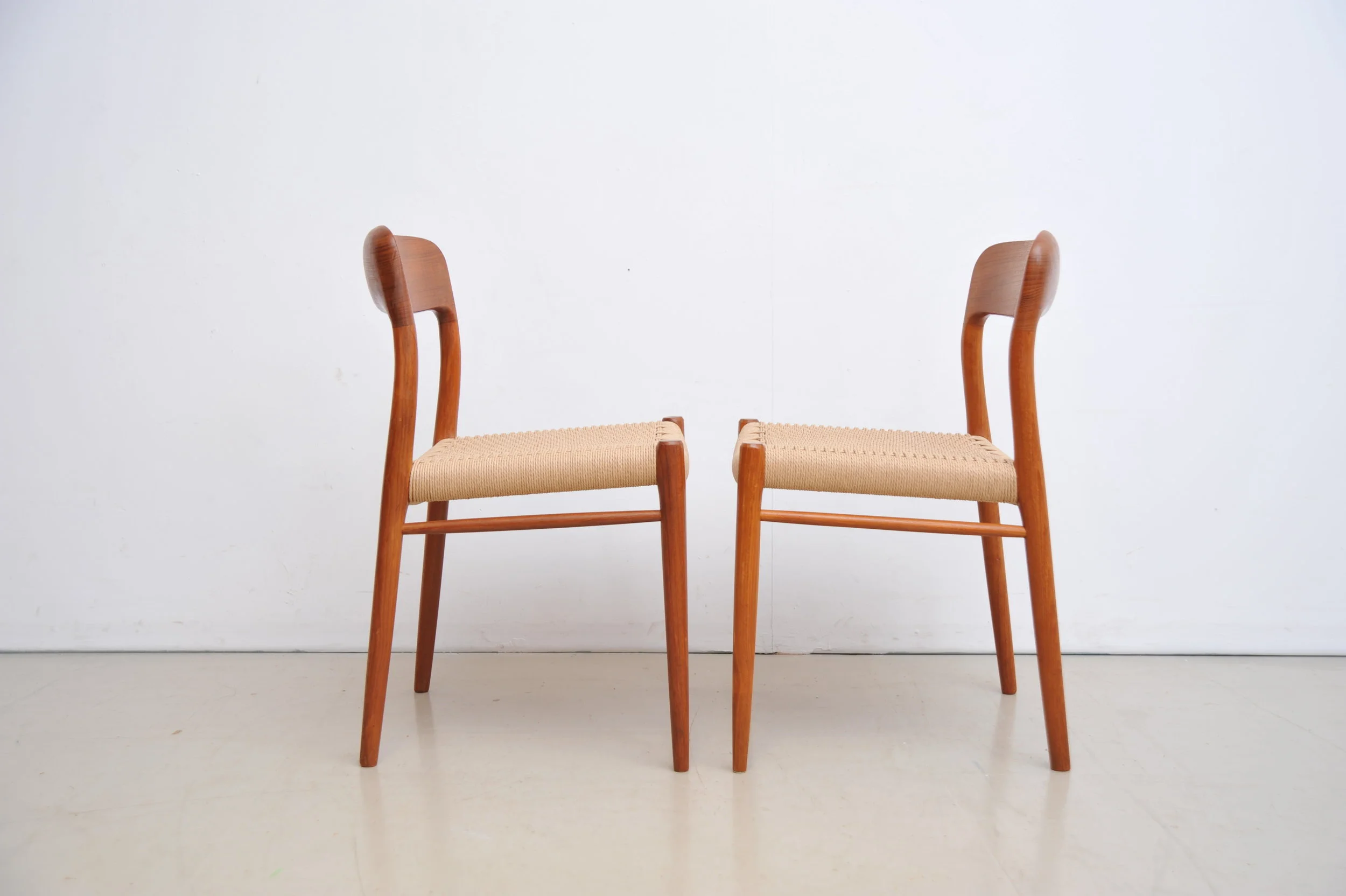 Nils-Otto-Møller-Model-75-Teak-Papercord-Dining-Chairs-stühle-braun-J.L.-Møllers- Denmark-seite.JPG