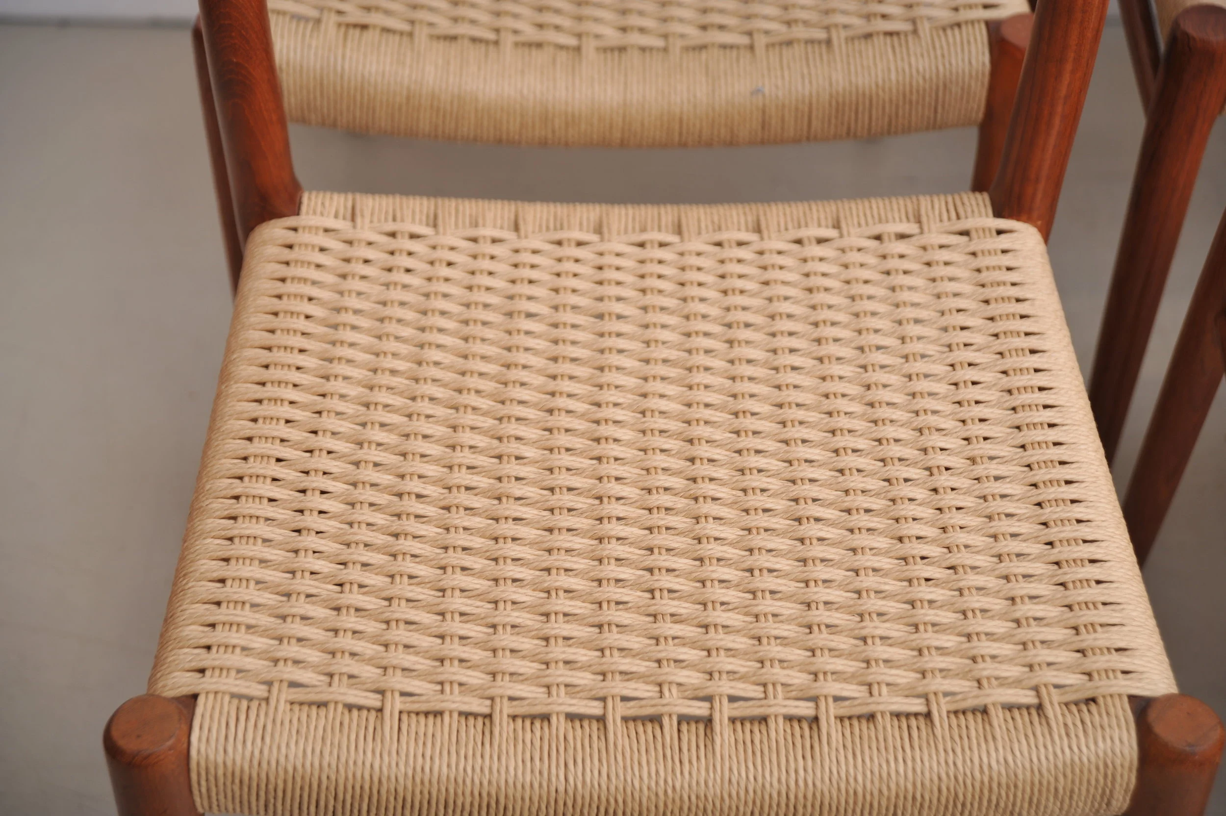 Nils-Otto-Møller-Model-75-Teak-Papercord-Dining-Chairs-stühle-braun-J.L.-Møllers- Denmark-sitz.JPG