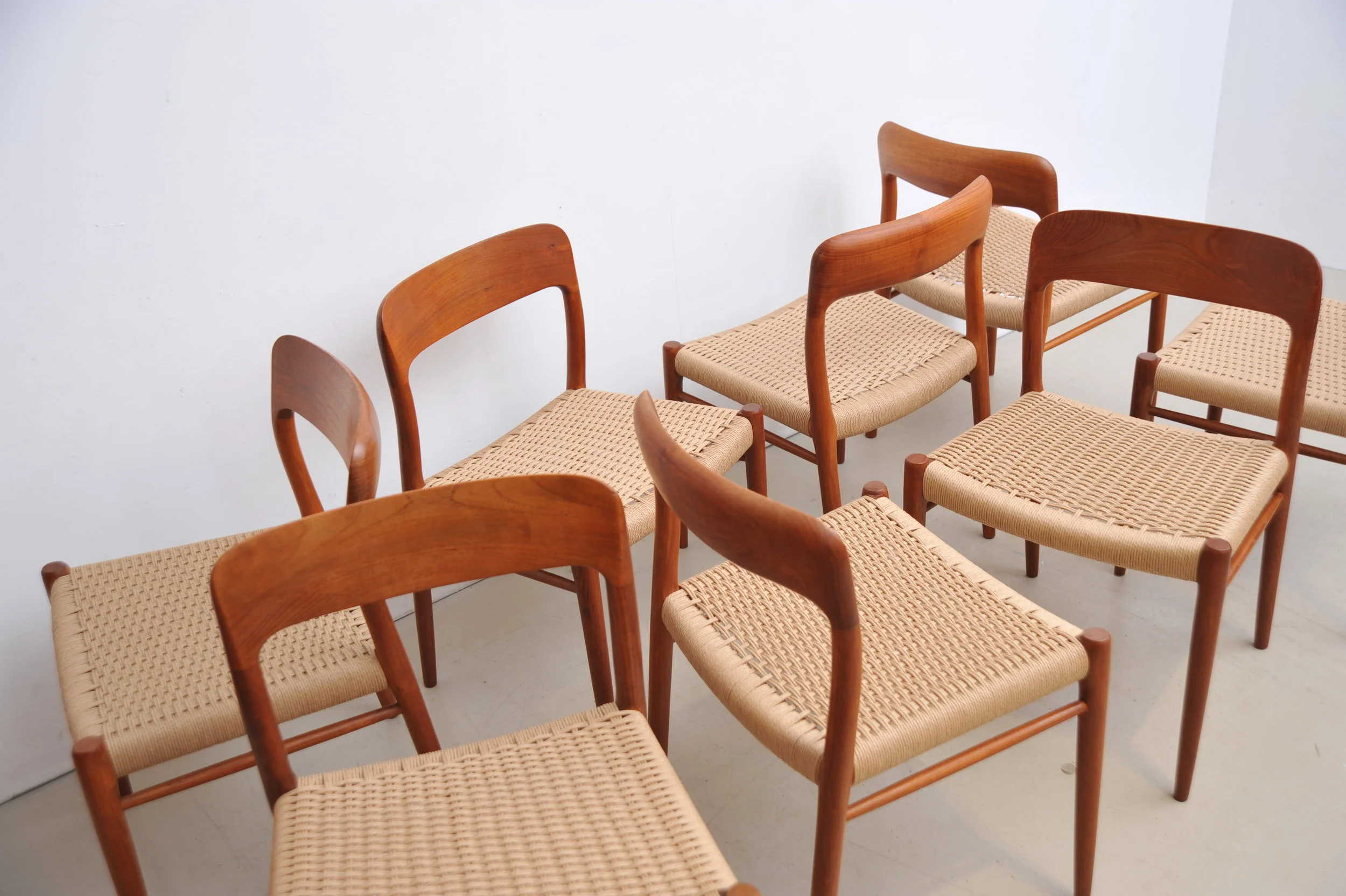 Nils-Otto-Møller-Model-75-Teak-Papercord-Dining-Chairs-stühle-braun-J.L.-Møllers- Denmark-viele-oben.JPG
