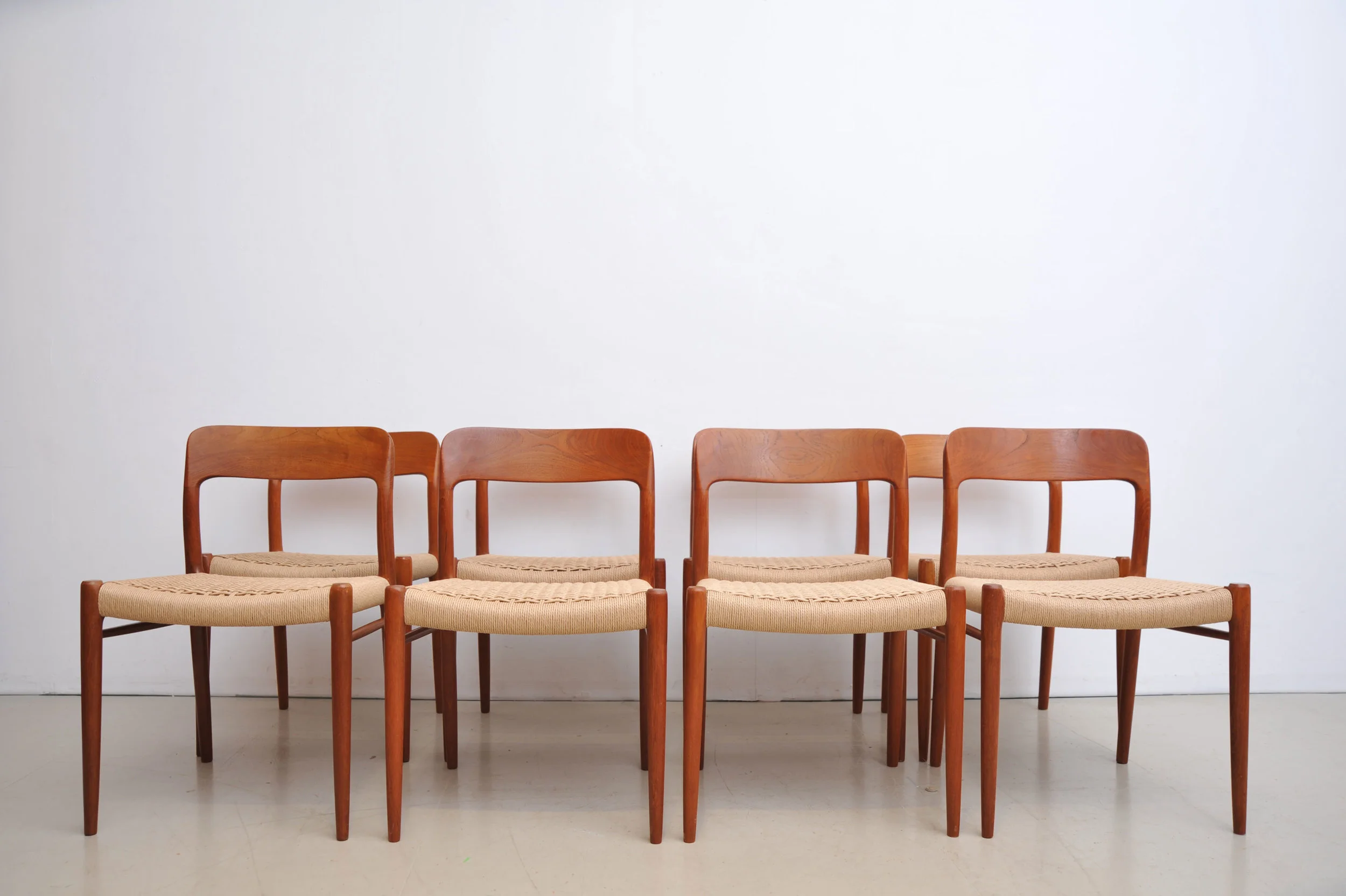 Nils-Otto-Møller-Model-75-Teak-Papercord-Dining-Chairs-stühle-braun-J.L.-Møllers- Denmark-vorne.JPG