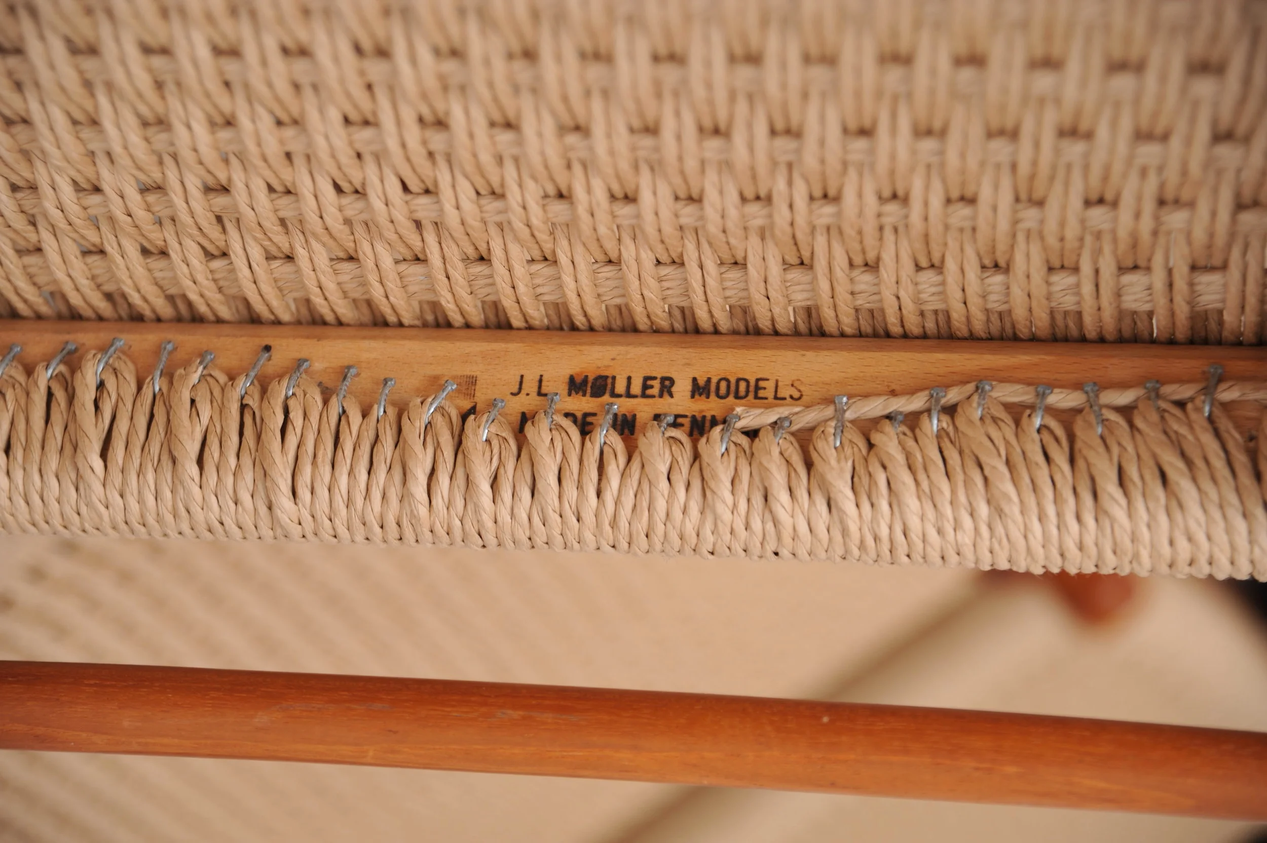 Nils-Otto-Møller-Model-75-Teak-Papercord-Dining-Chairs-stühle-braun-J.L.-Møllers- Denmark-brandstempel.JPG