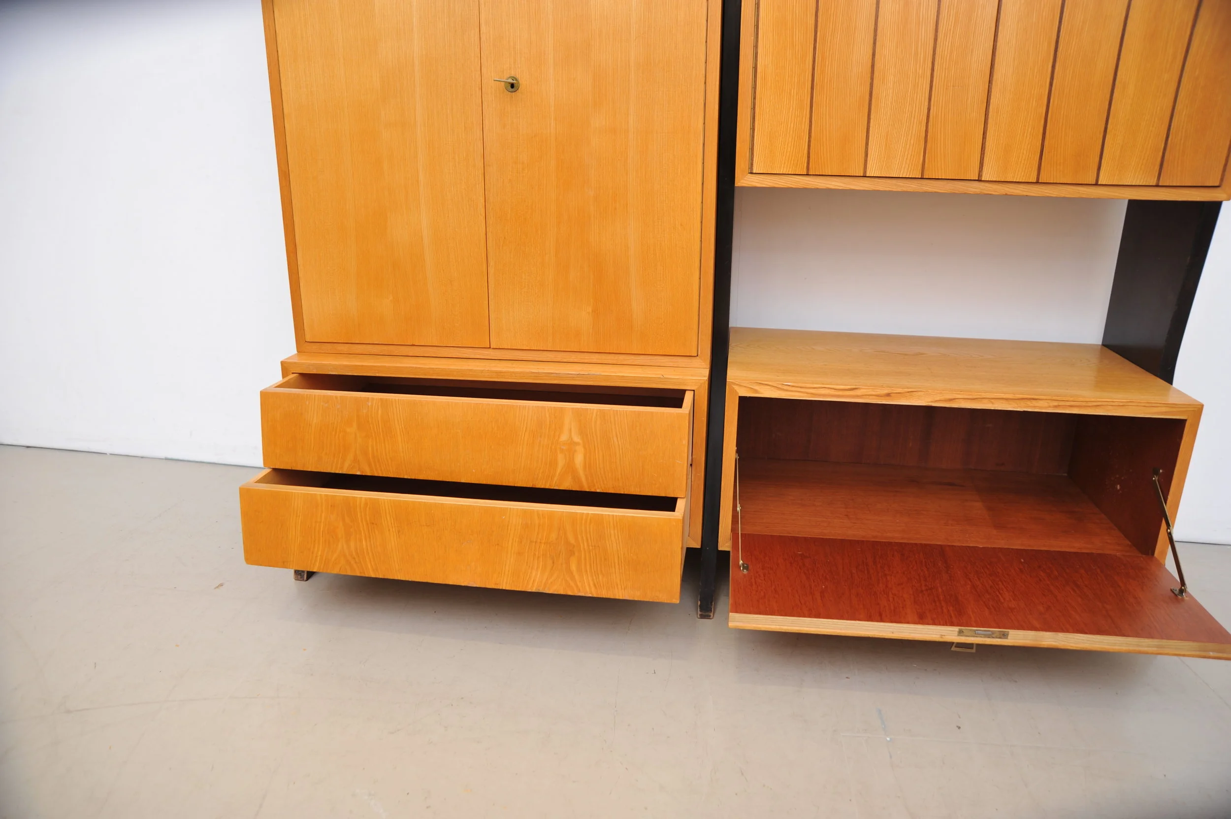 Erich-Stratmann-Esche-Regal-Regalsystem-Idee-Möbel-Deutschland-Modular-Esche-Schubladen-offen.JPG