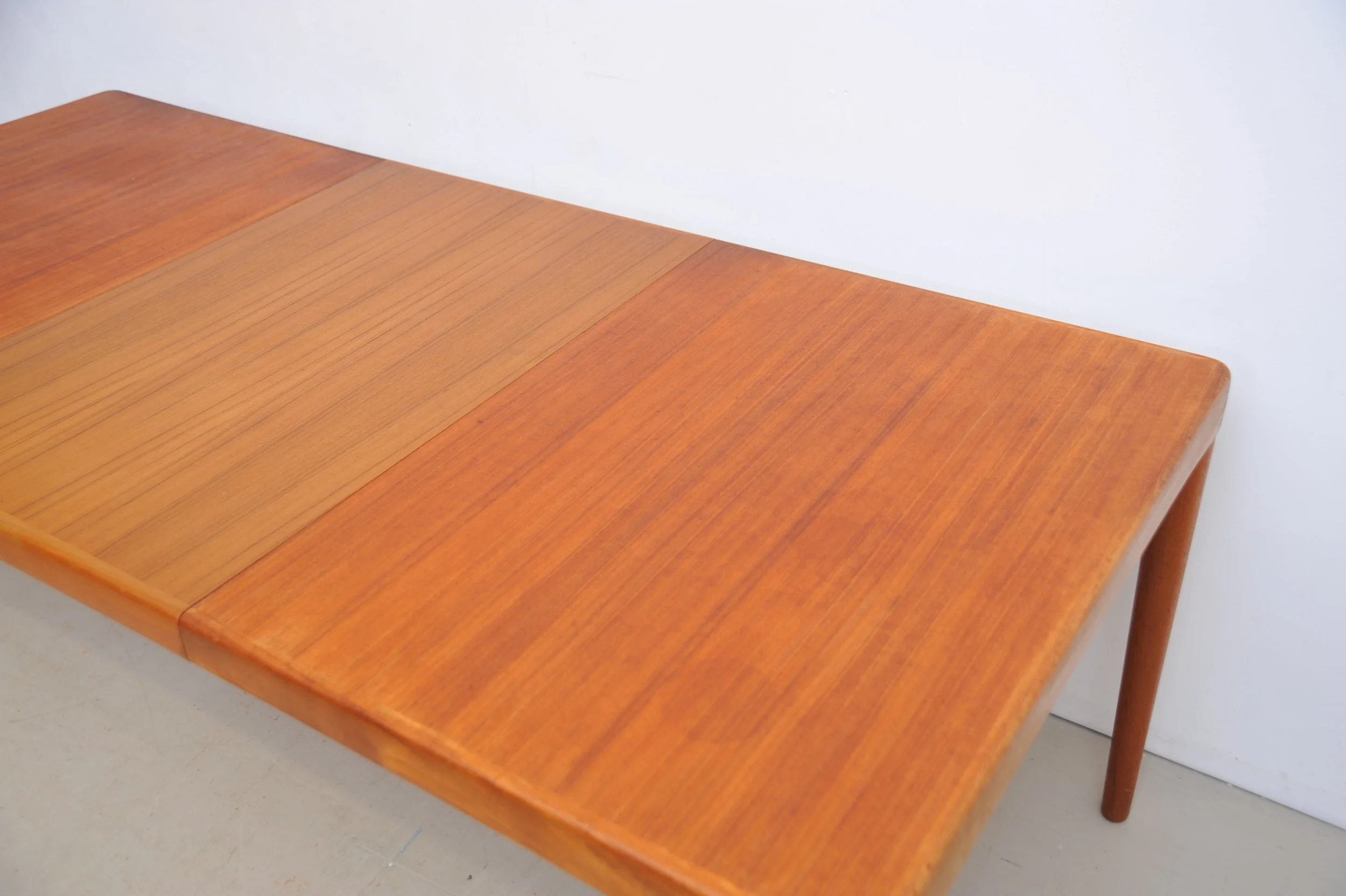 bramin-teak-tisch-ausziehbar-esstisch-dänemark-henry-walter-klein-teil-tischplatte.JPG