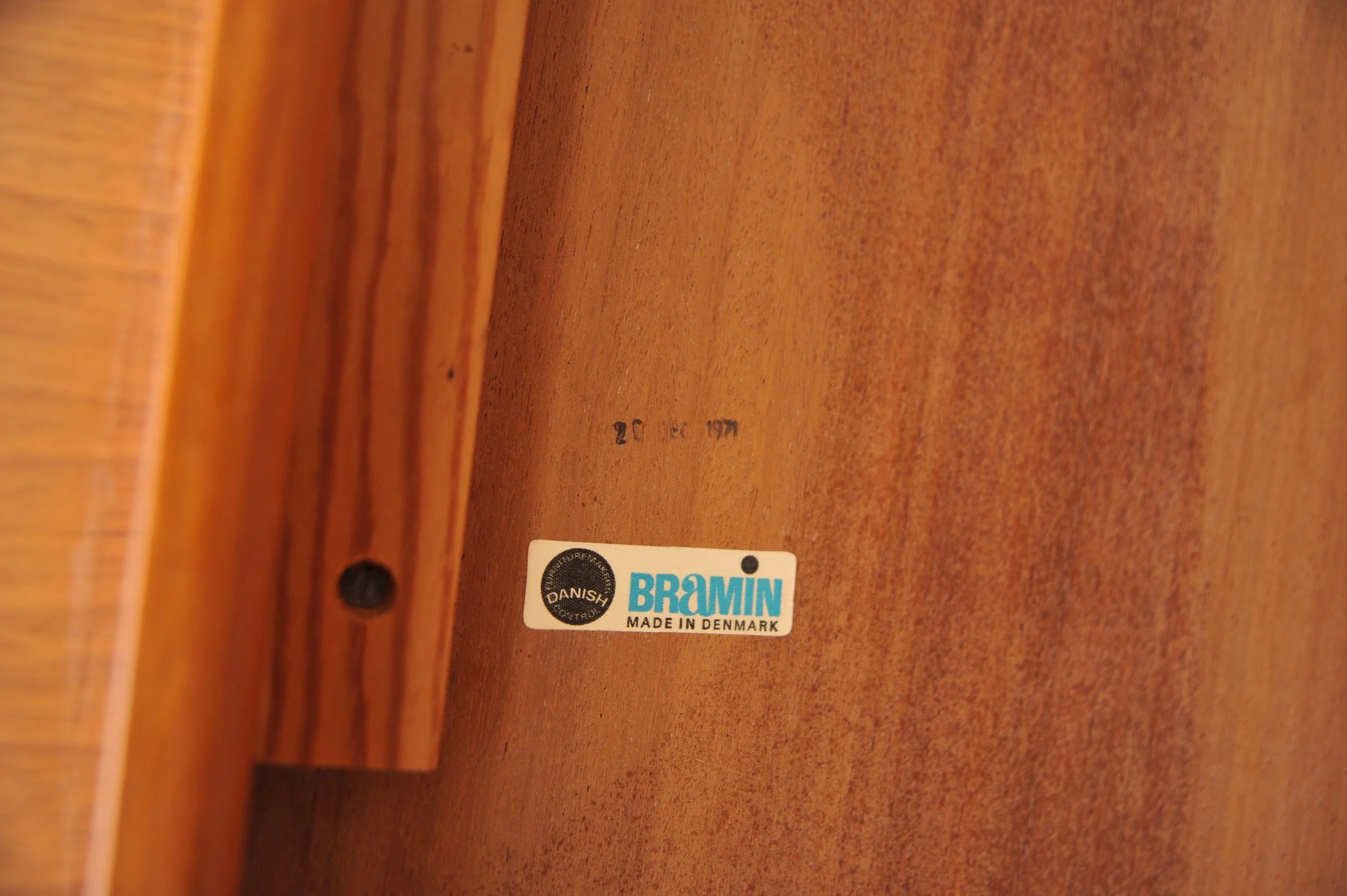 bramin-teak-tisch-ausziehbar-esstisch-dänemark-henry-walter-klein-loggo.JPG