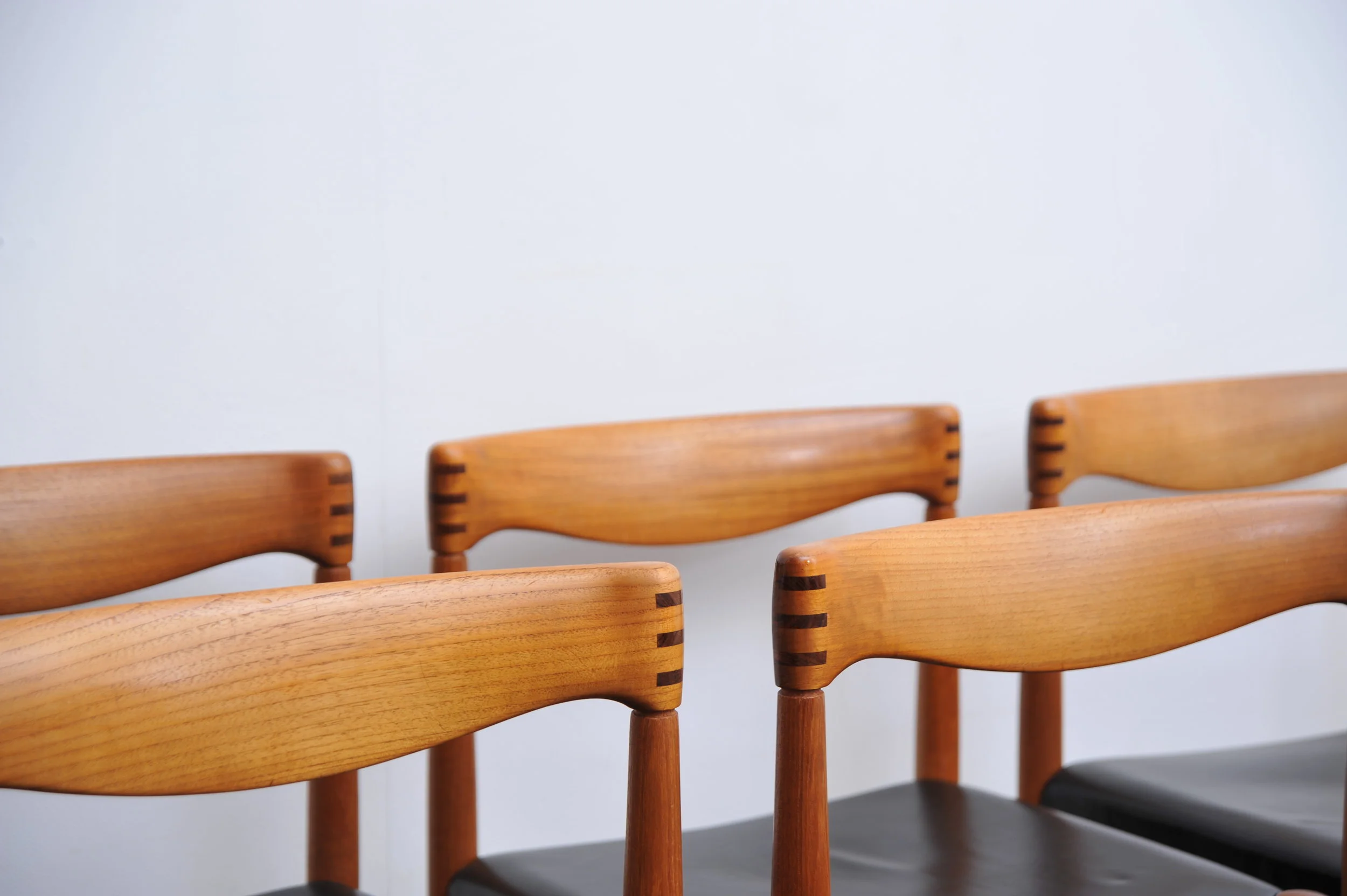 bramin-teak-tisch-ausziehbar-esstisch-dänemark-henry-walter-klein-zinken.JPG