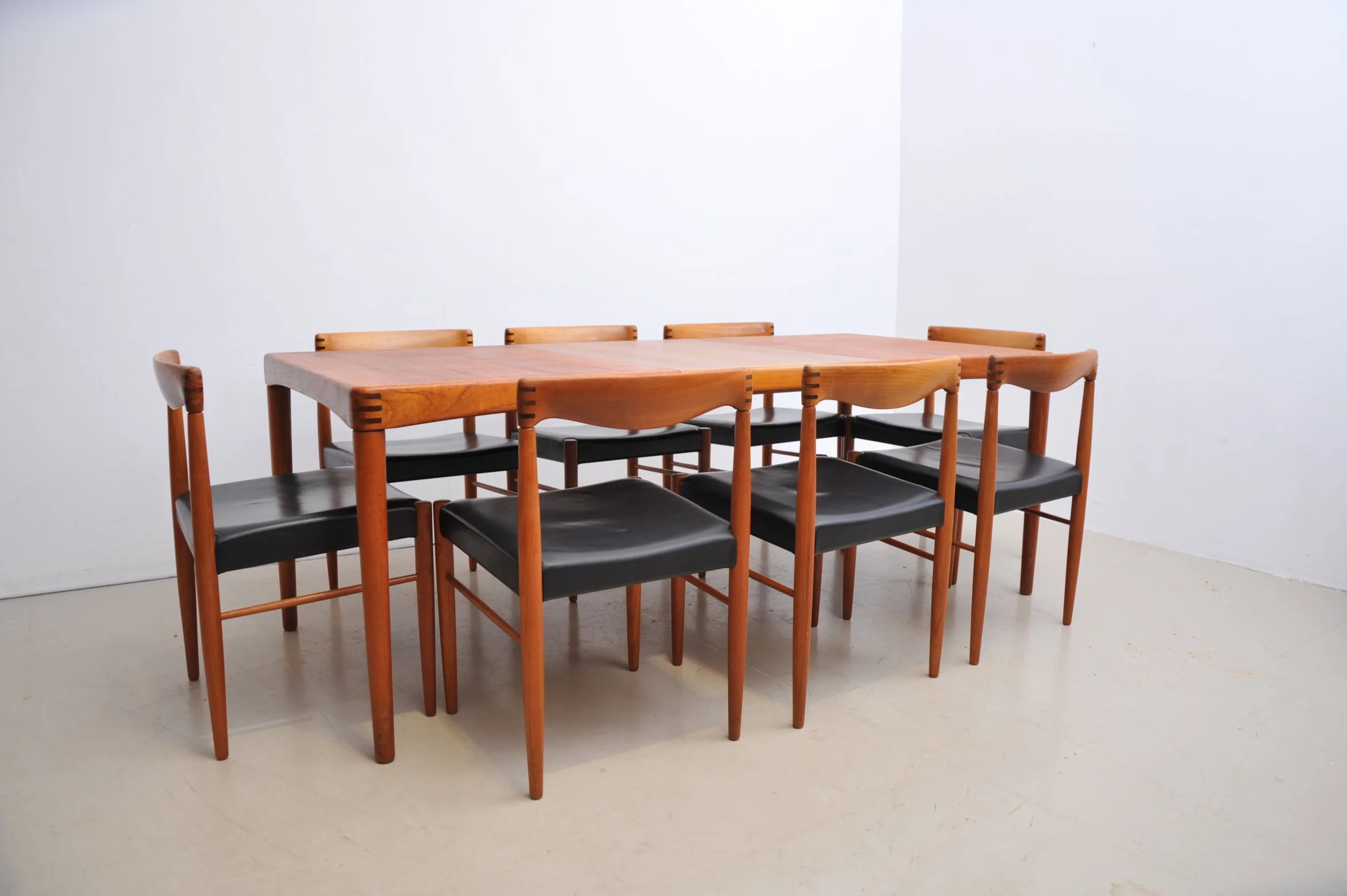 bramin-teak-tisch-ausziehbar-esstisch-dänemark-henry-walter-klein-tisch.JPG
