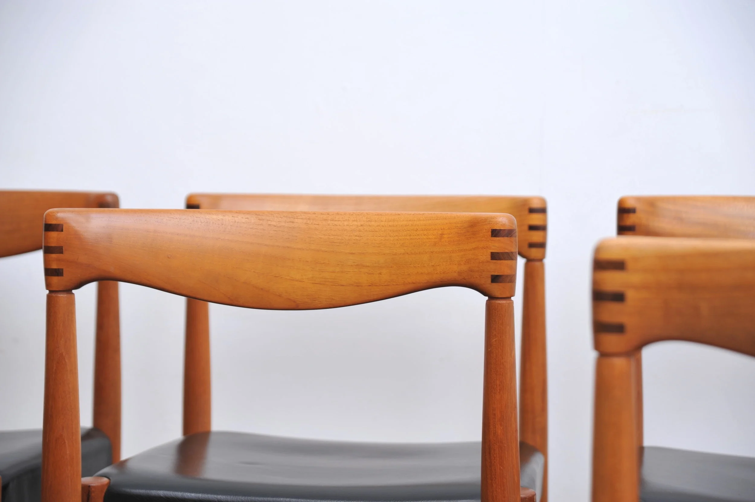 bramin-teak-tisch-ausziehbar-esstisch-dänemark-henry-walter-klein-lehne.JPG