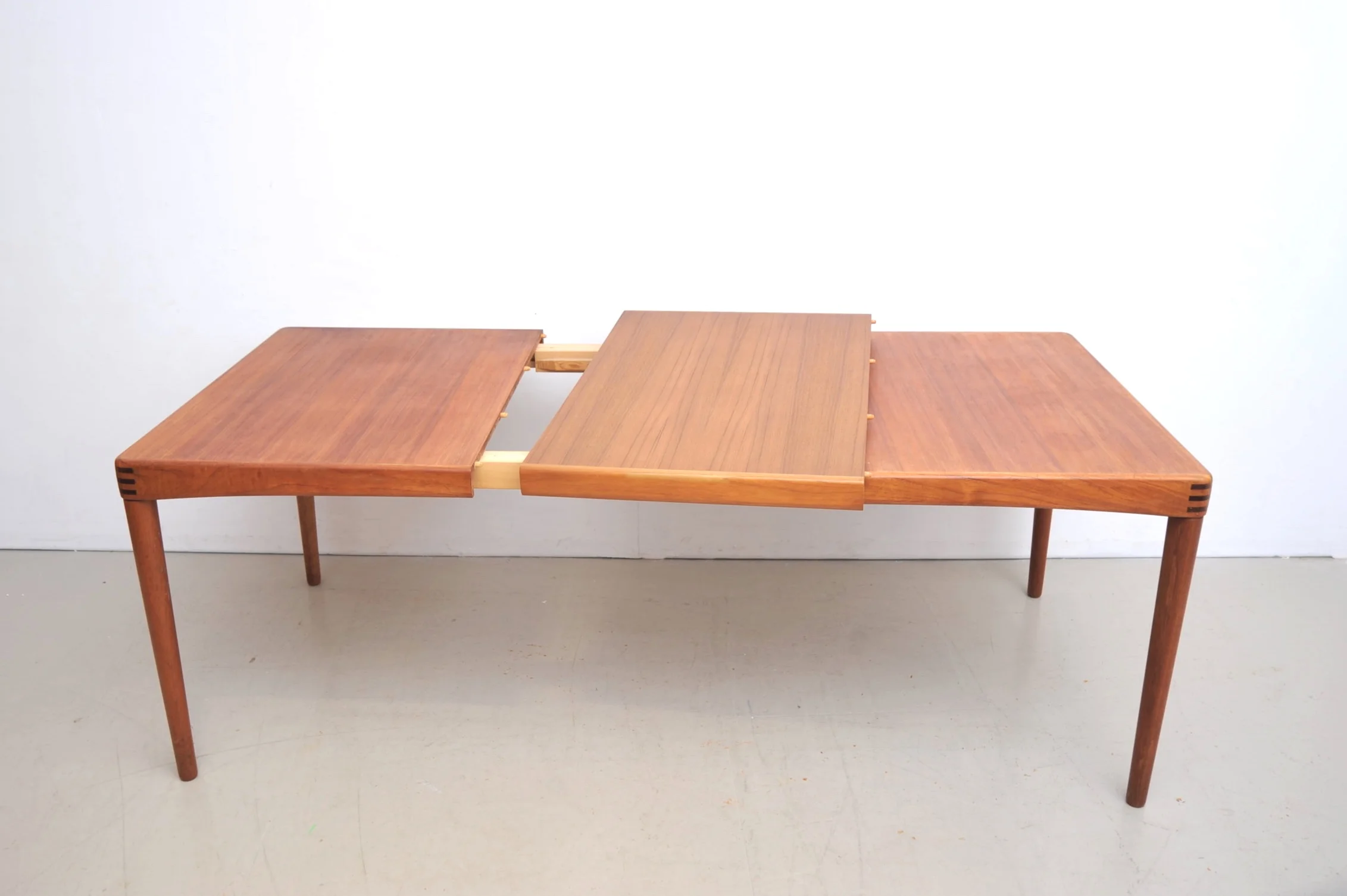 bramin-teak-tisch-ausziehbar-esstisch-dänemark-henry-walter-klein-platte.JPG