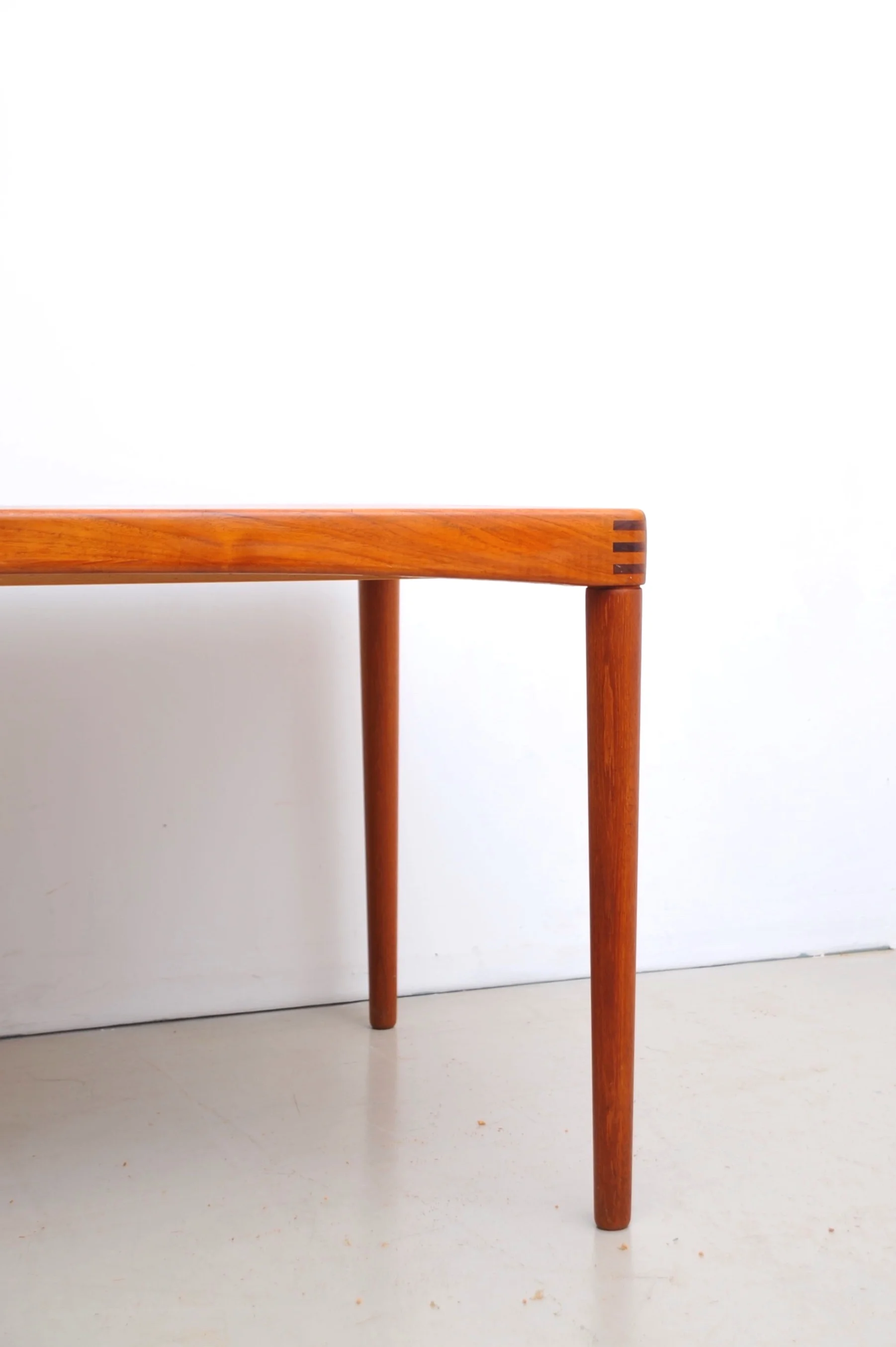 bramin-teak-tisch-ausziehbar-esstisch-dänemark-henry-walter-klein-bein.JPG