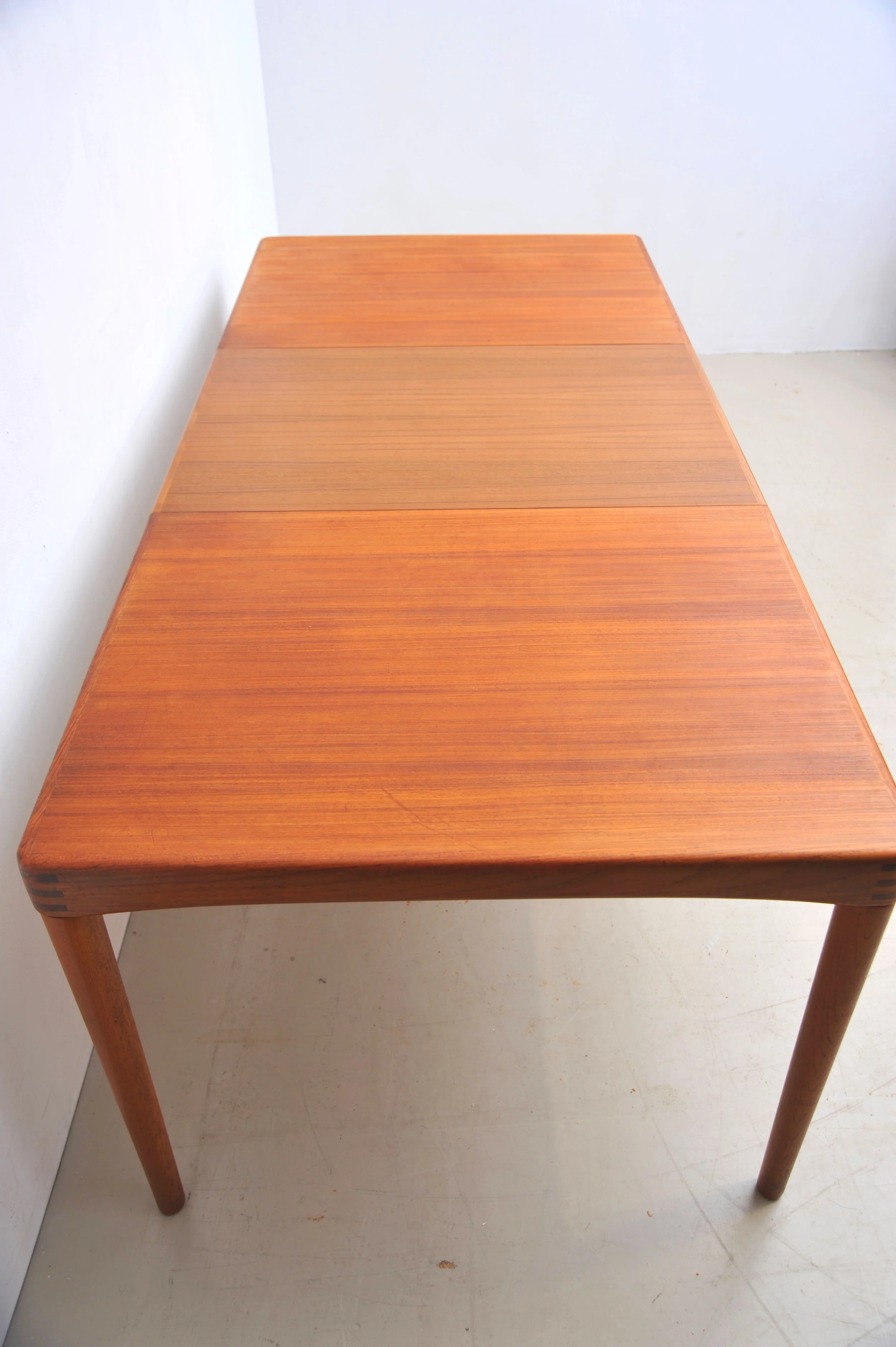 bramin-teak-tisch-ausziehbar-esstisch-dänemark-henry-walter-klein-tischplatte.JPG