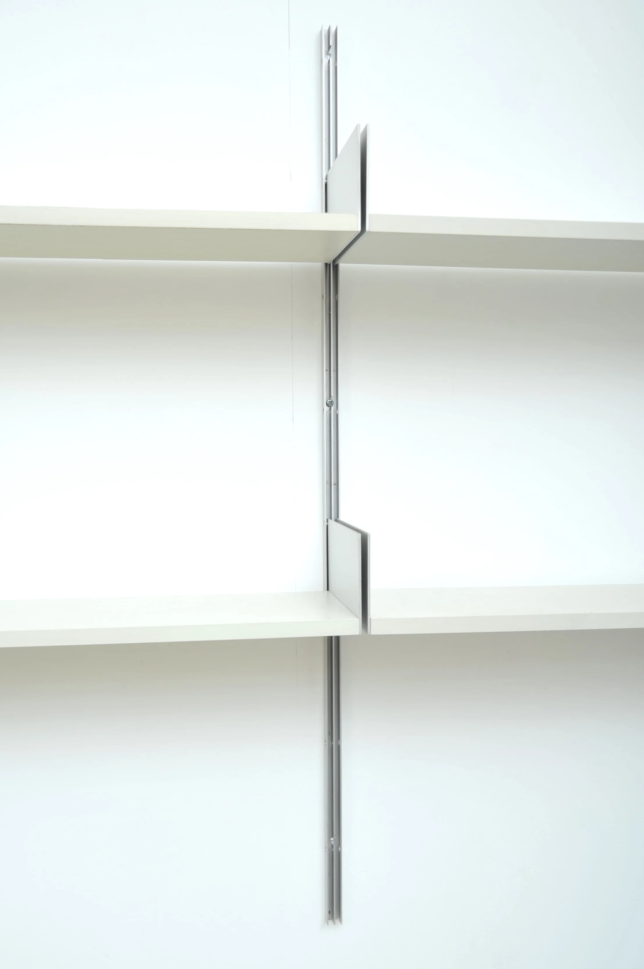Dieter-Rams-Vitsoe-606-lichtgrau-Regalsystem-shelv-9.JPG