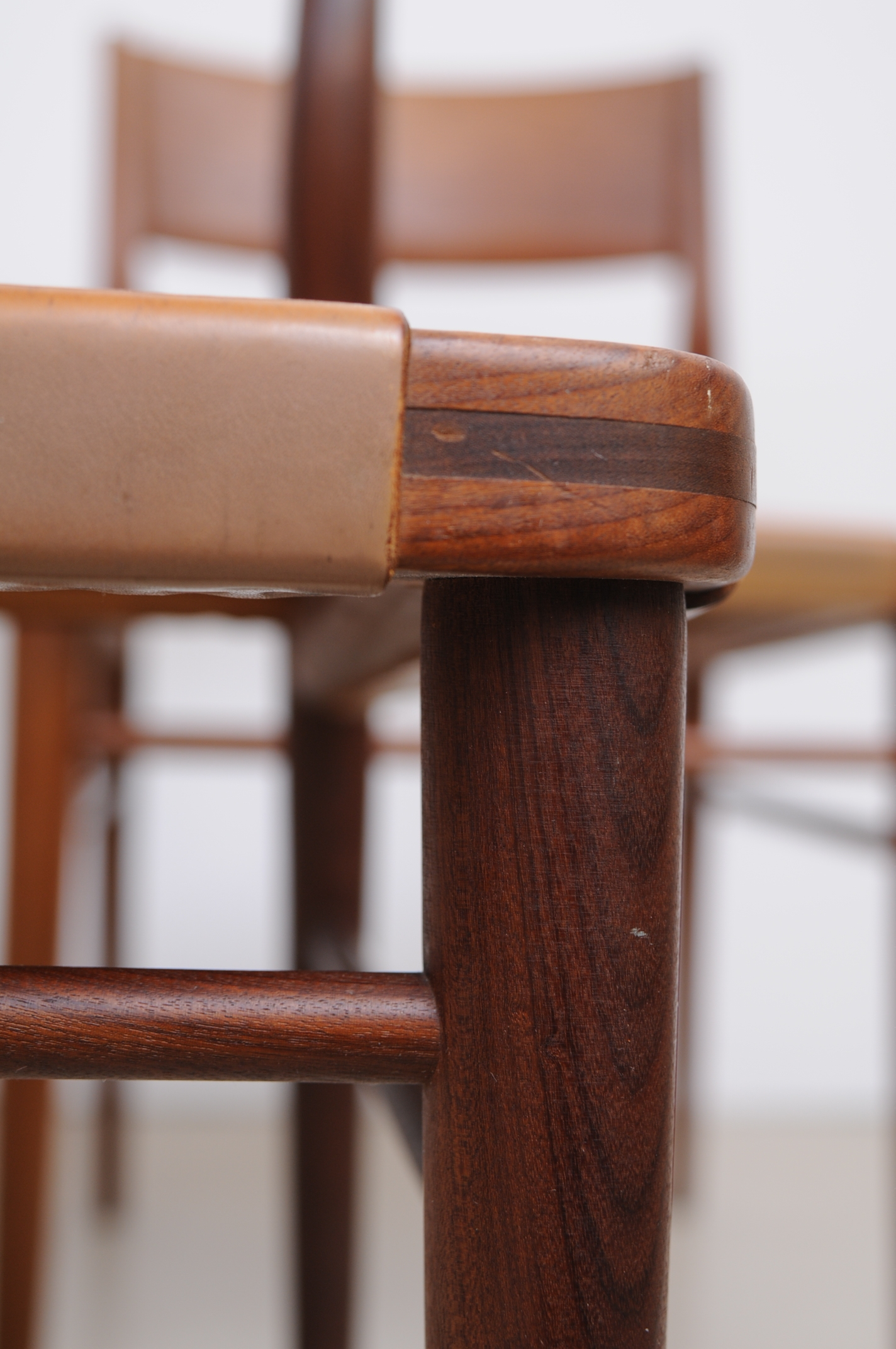 georg-leowald-esszimmerstuhl-351-wilkhahn-stuhl-deutsches-design-arcitekt-bauhaus-deutscher-werkbund-detail.JPG