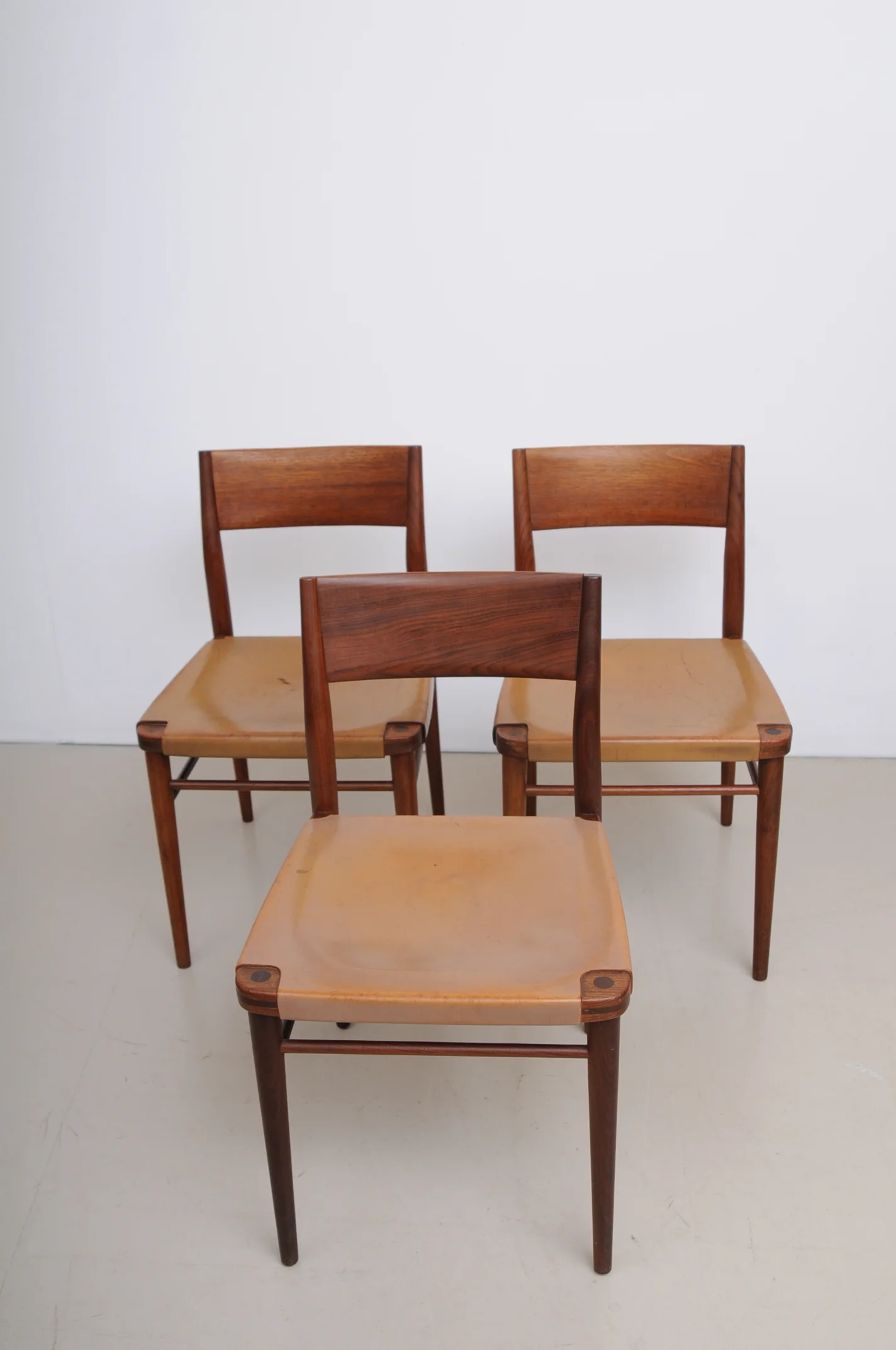 georg-leowald-esszimmerstuhl-351-wilkhahn-stuhl-deutsches-design-arcitekt-bauhaus-deutscher-werkbund-vorne.JPG