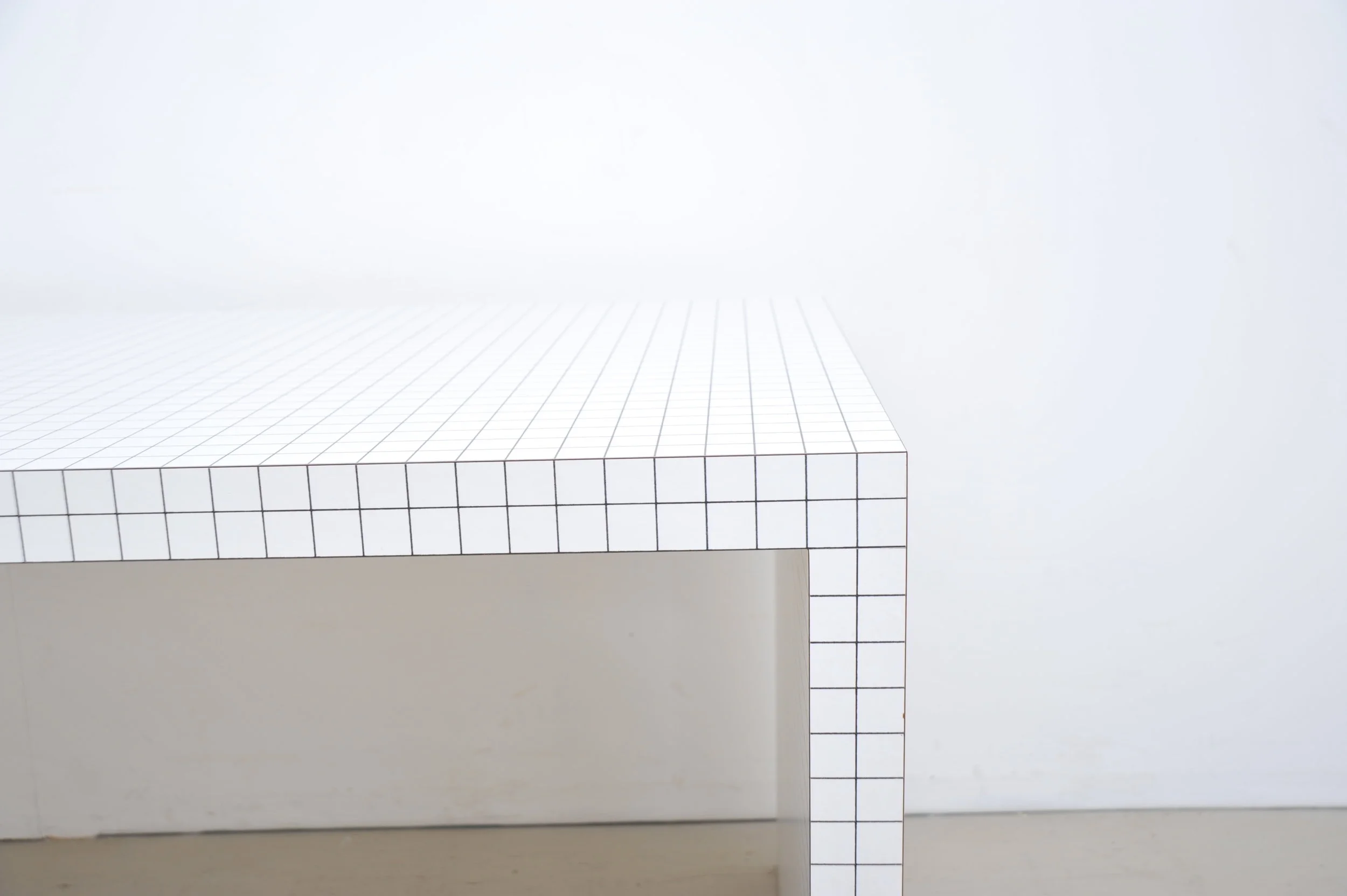 Quaderna-Schreibtisch-Designgruppe-Esstisch-Superstudio-Zanotta-Architekt-ecke-rechts.JPG