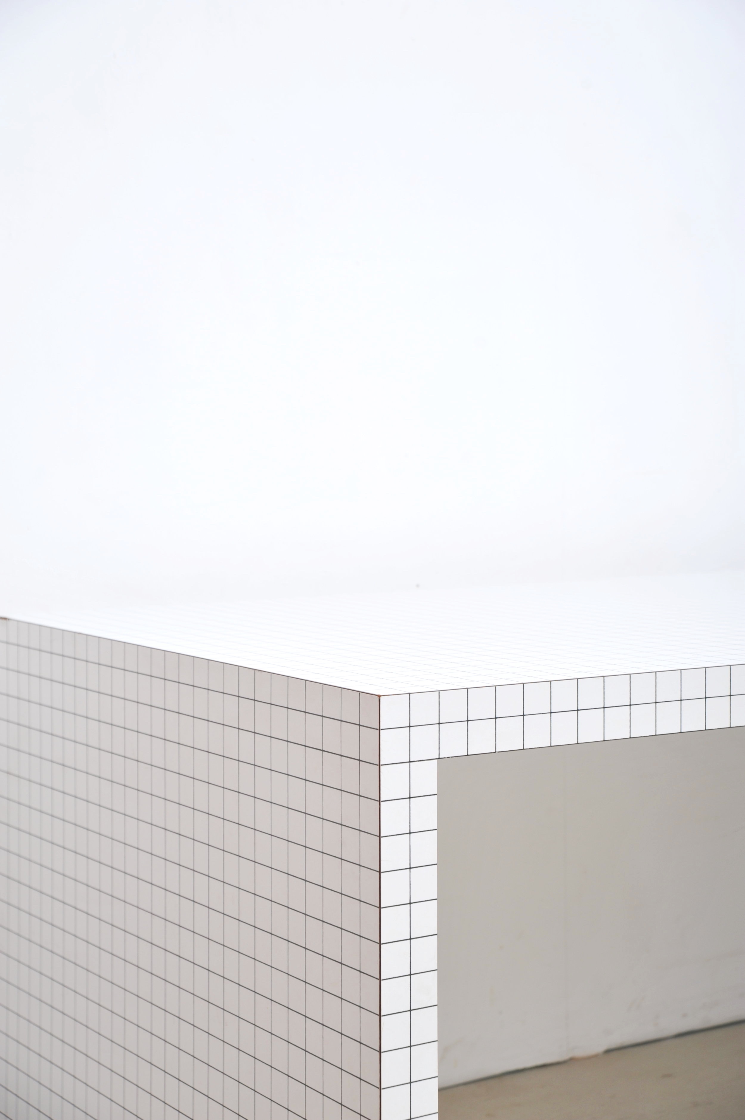 Quaderna-Schreibtisch-Designgruppe-Superstudio-Zanotta-Esstisch-ecke-links.JPG