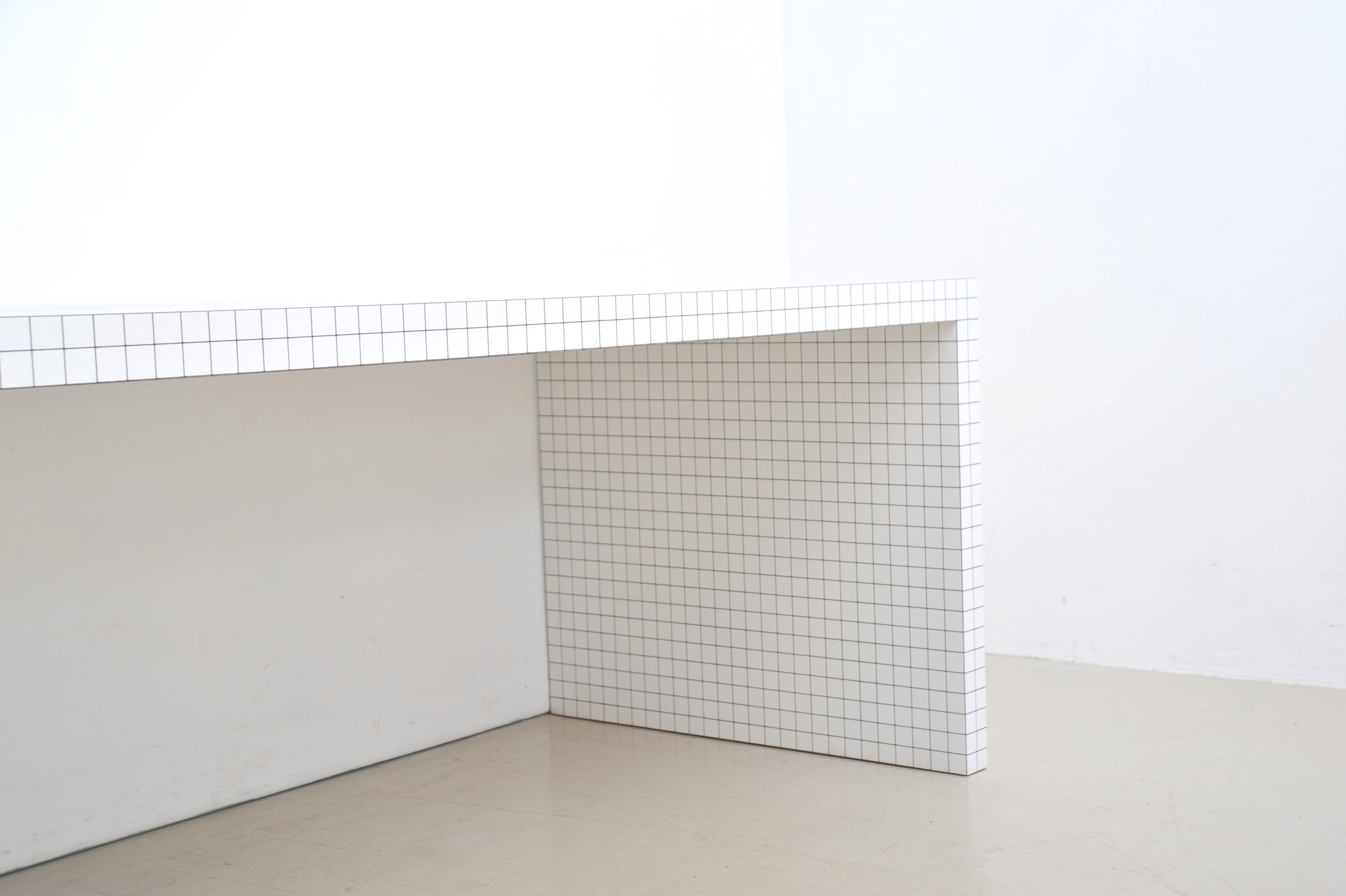 Quaderna-Schreibtisch-Esstisch-Designgruppe-Superstudio-Zanotta-Architekt-innenseite-rechts.JPG