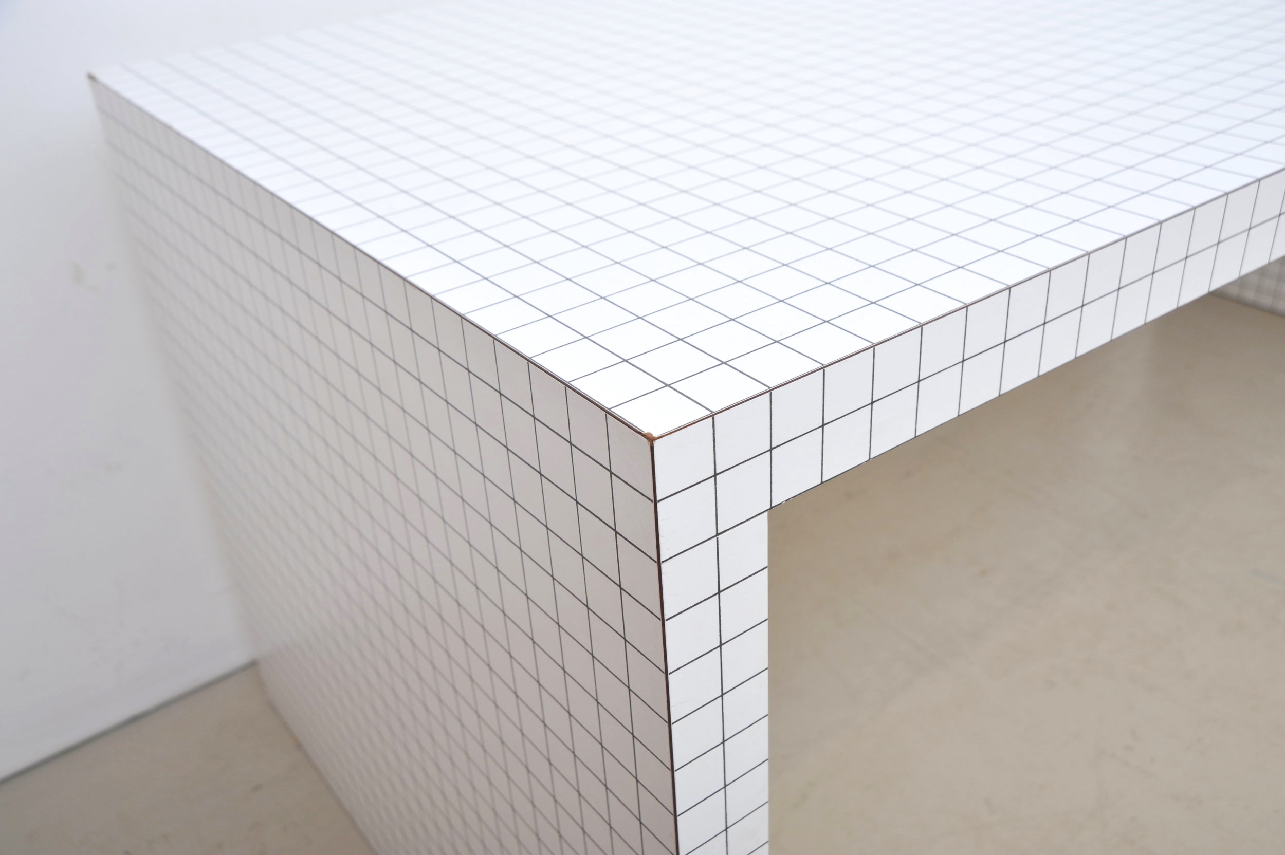 Quaderna-Schreibtisch-Esstisch-Designgruppe-Superstudio-Zanotta-Architekt-seite-links.JPG