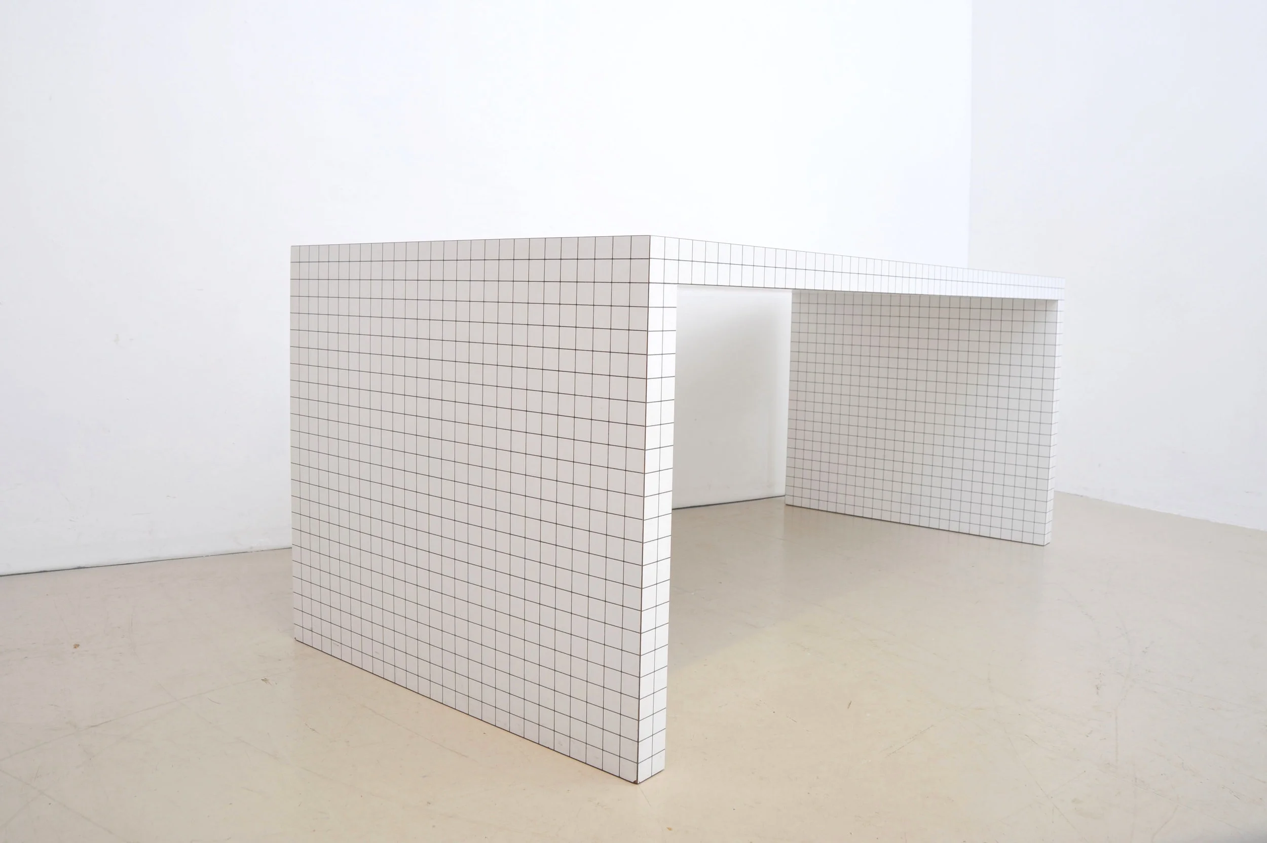 Quaderna-Schreibtisch-Esstisch-Designgruppe-Superstudio-Zanotta-Architekt-Seite.JPG