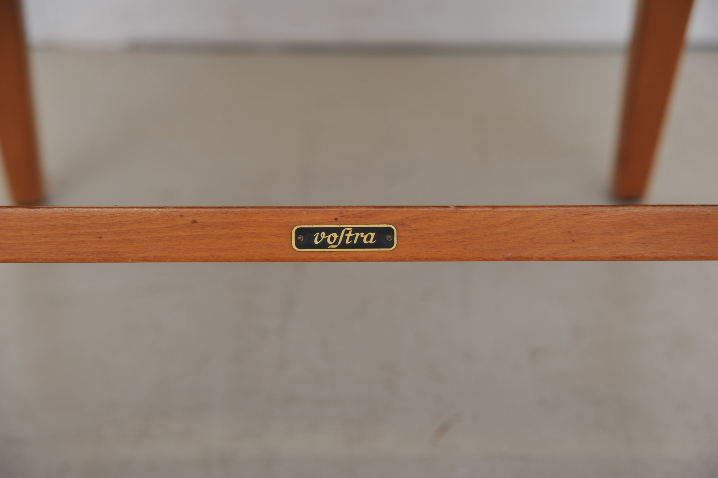 Jens-Risom-Vostra- Sessel-Lounge-Chair-Buche-Modell-654W-Knoll-Logo.JPG