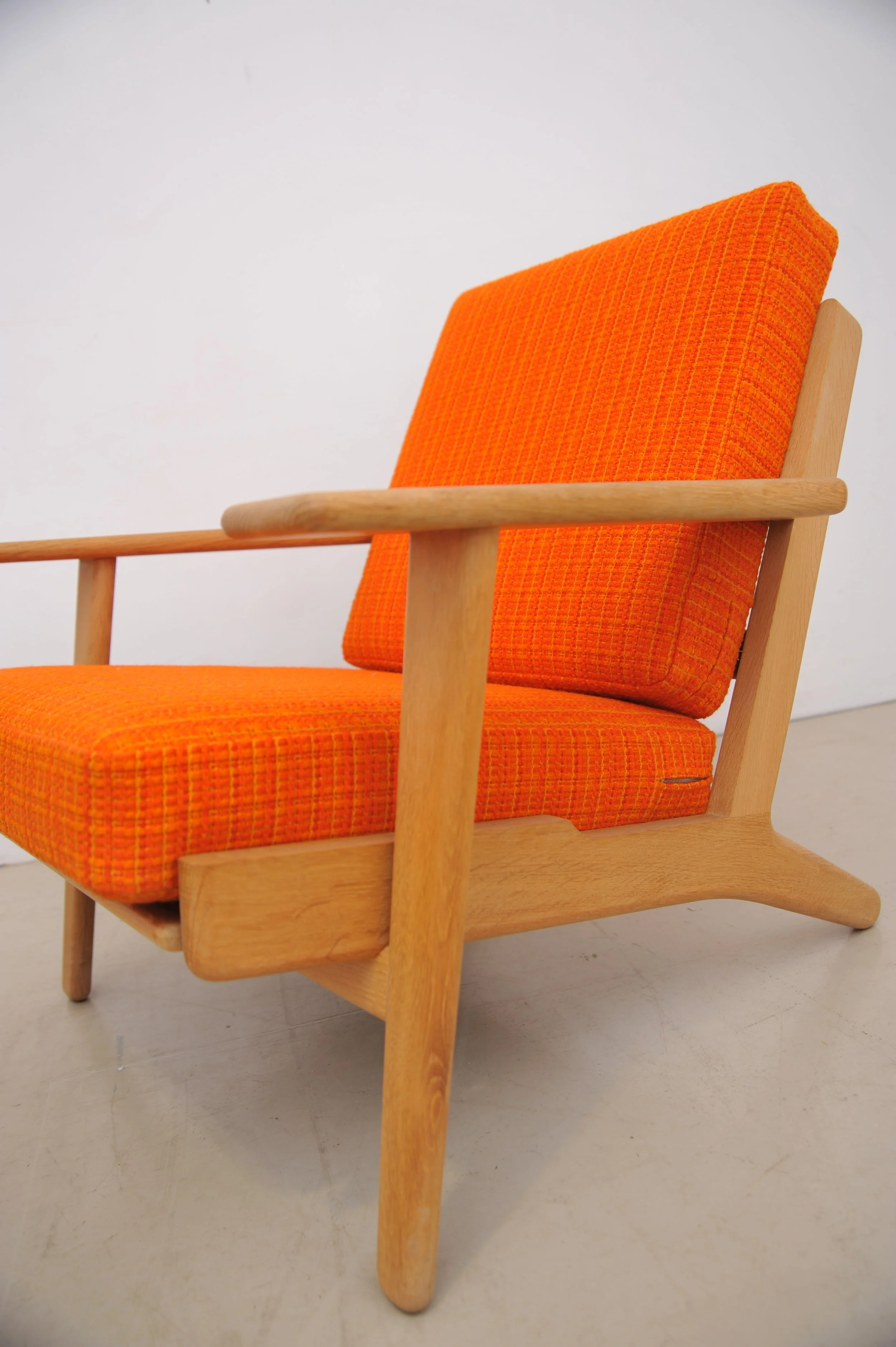 Hans-j.-Wegner-GE290-GE-290-Eiche-Getama-Sessel-Hocker-danishdesign-seite.JPG