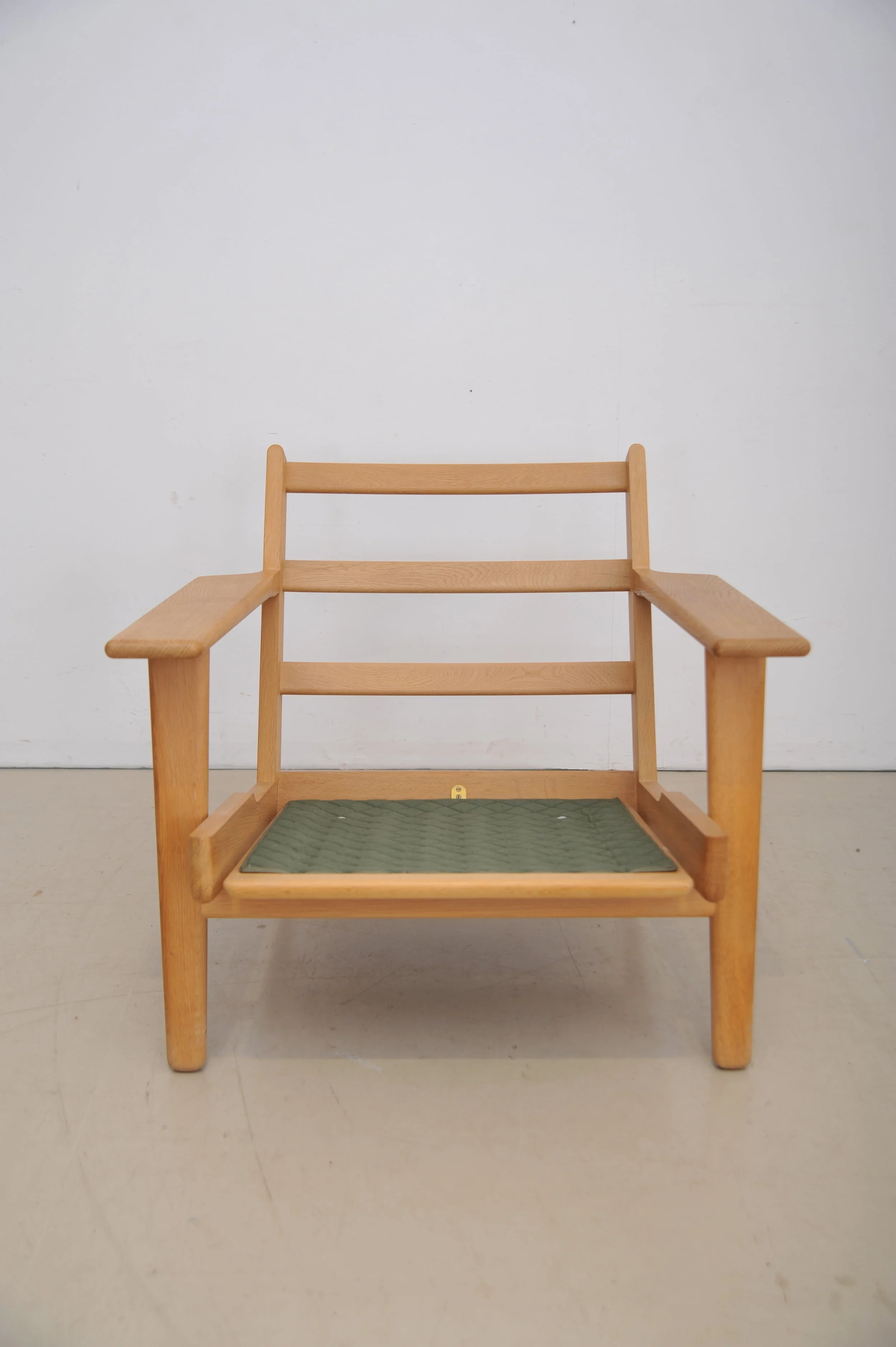 Hans-j.-Wegner-GE290-GE-290-Eiche-Getama-Sessel-Hocker-danishdesign-Gestell.JPG