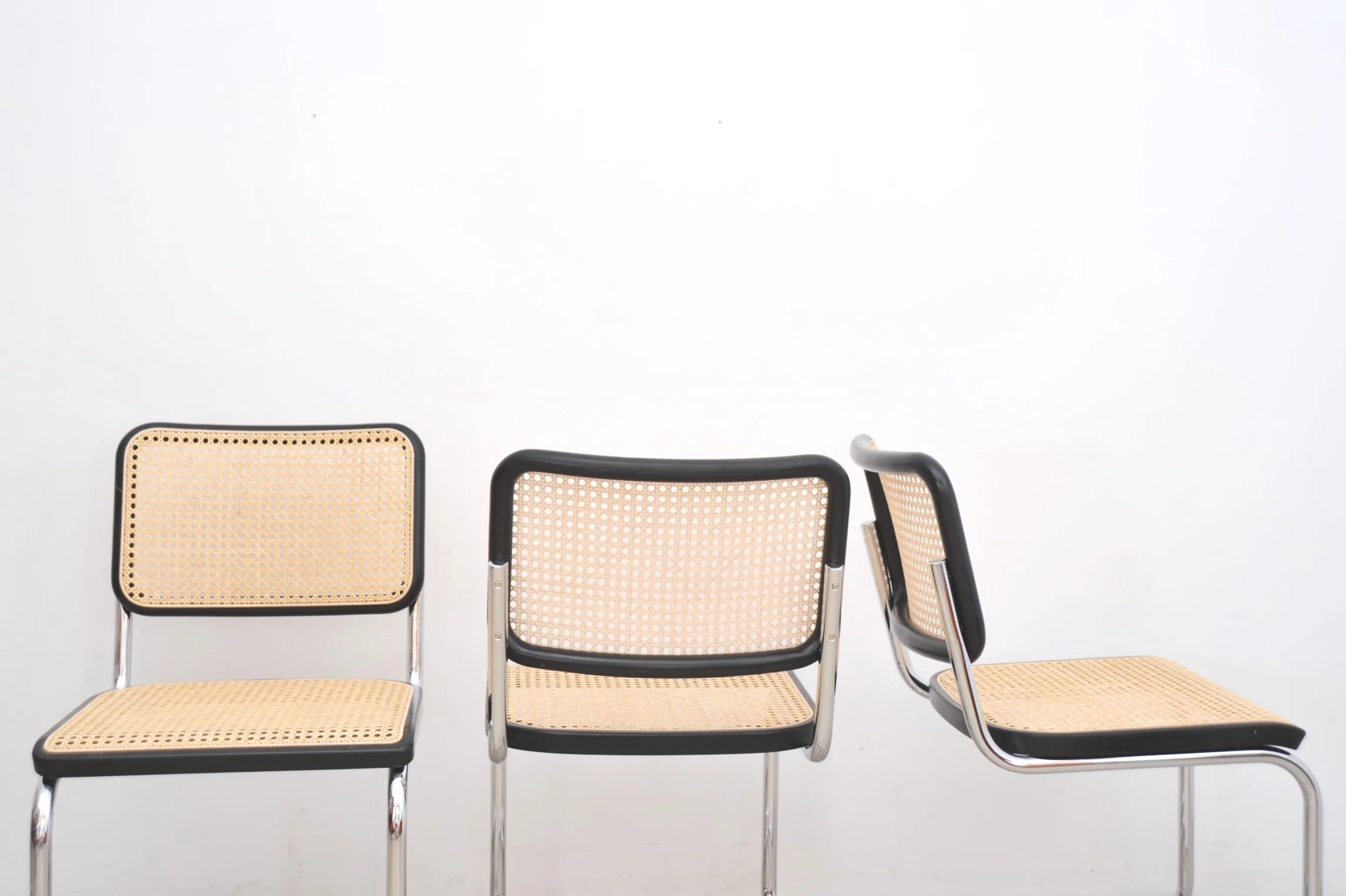 Thonet-S32-Freischwinger-Marcel-Breuer-Mart-Stam-Stahlrohr-Buche-Rohrgeflecht-Rückenlehnen.JPG