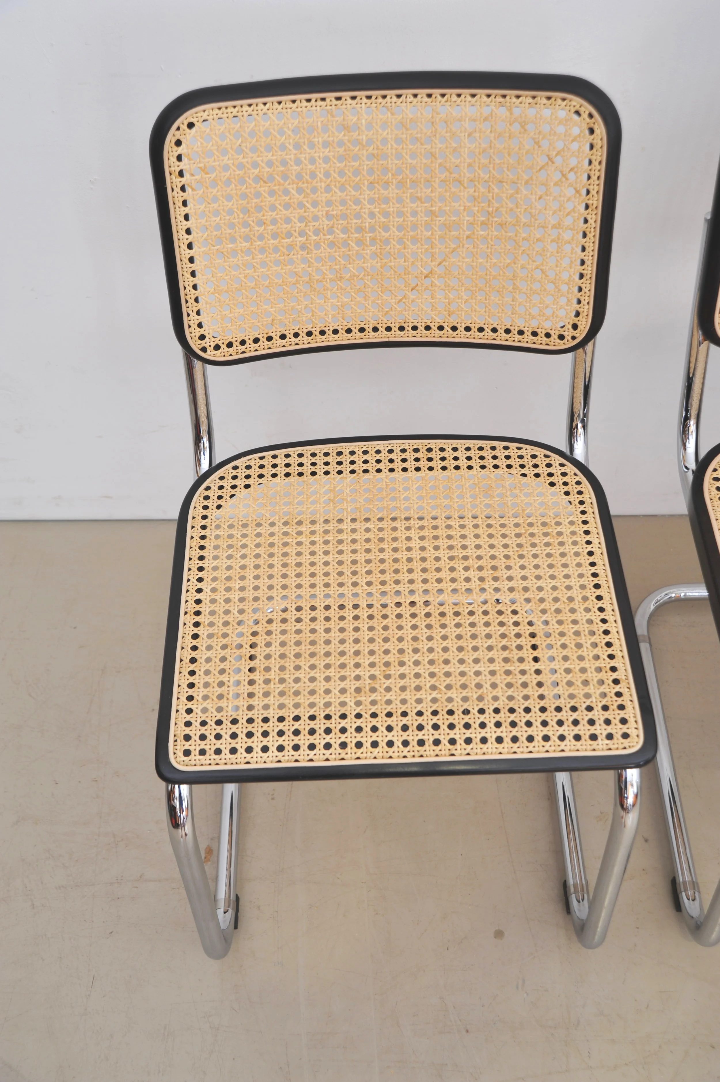 Thonet-S32-Freischwinger-Marcel-Breuer-Mart-Stam-Stahlrohr-Buche-Rohrgeflecht-Stuhl-1.JPG