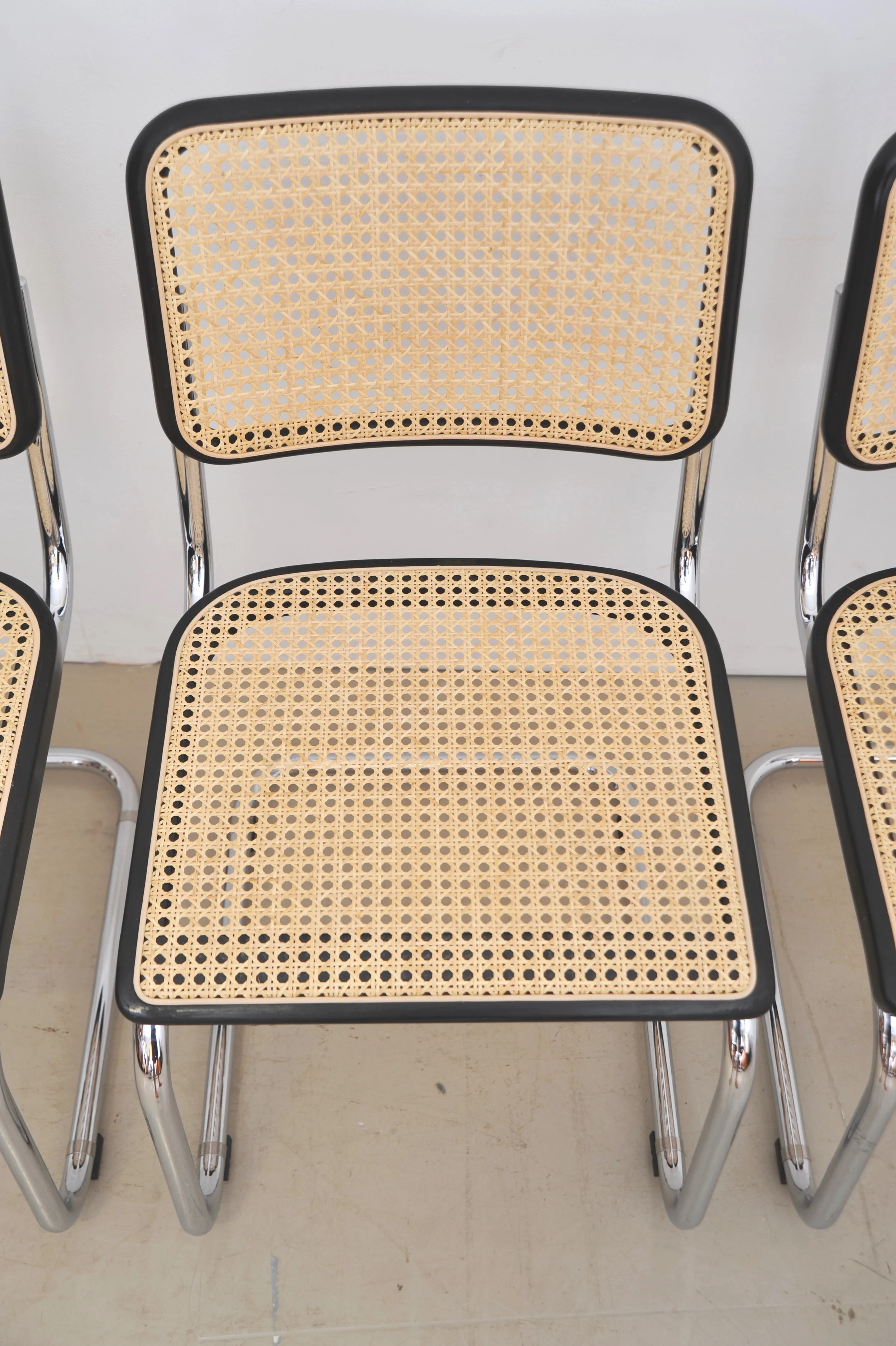 Thonet-S32-Freischwinger-Marcel-Breuer-Mart-Stam-Stahlrohr-Buche-Rohrgeflecht-Stuhl-3.JPG