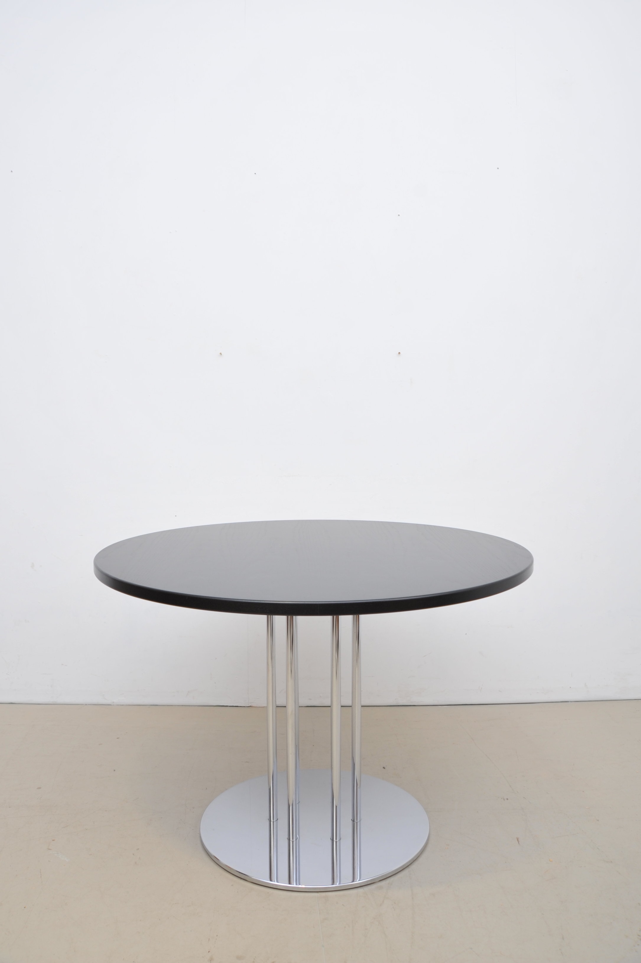 thonet-s1048-tisch-chrom-rund-esche-esstisch-ganz.JPG