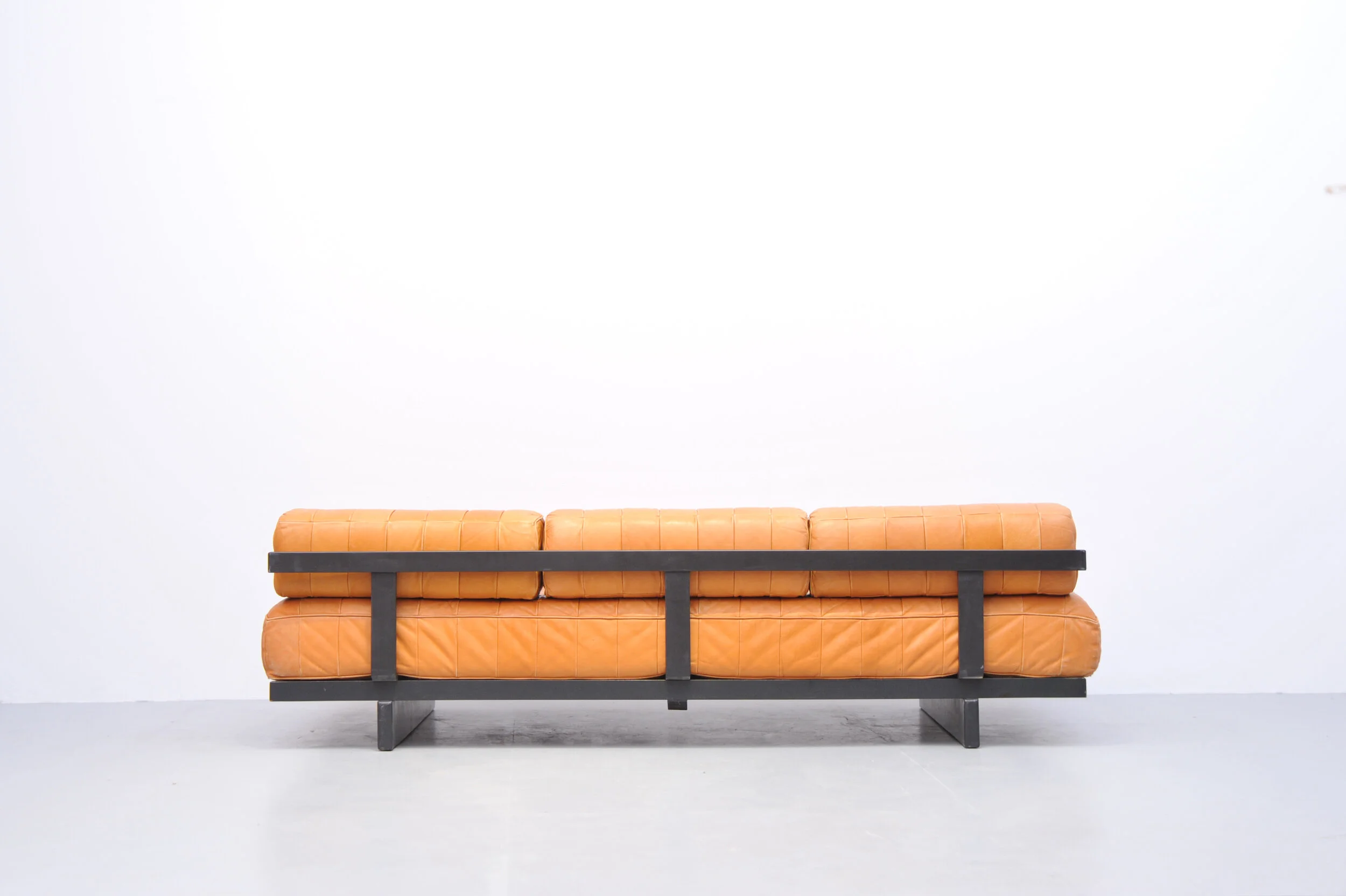 desede-de-sede-ds80-leder-schweiz-cognak-sofa-daybed-hinten.JPG