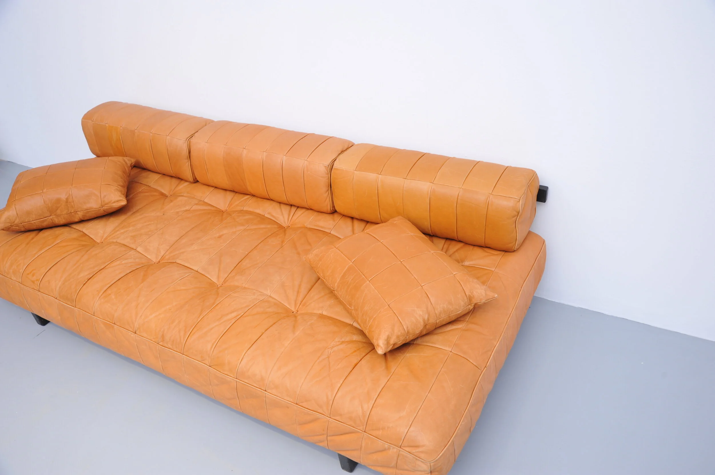 desede-de-sede-ds80-leder-schweiz-cognak-sofa-daybed-kissen.JPG