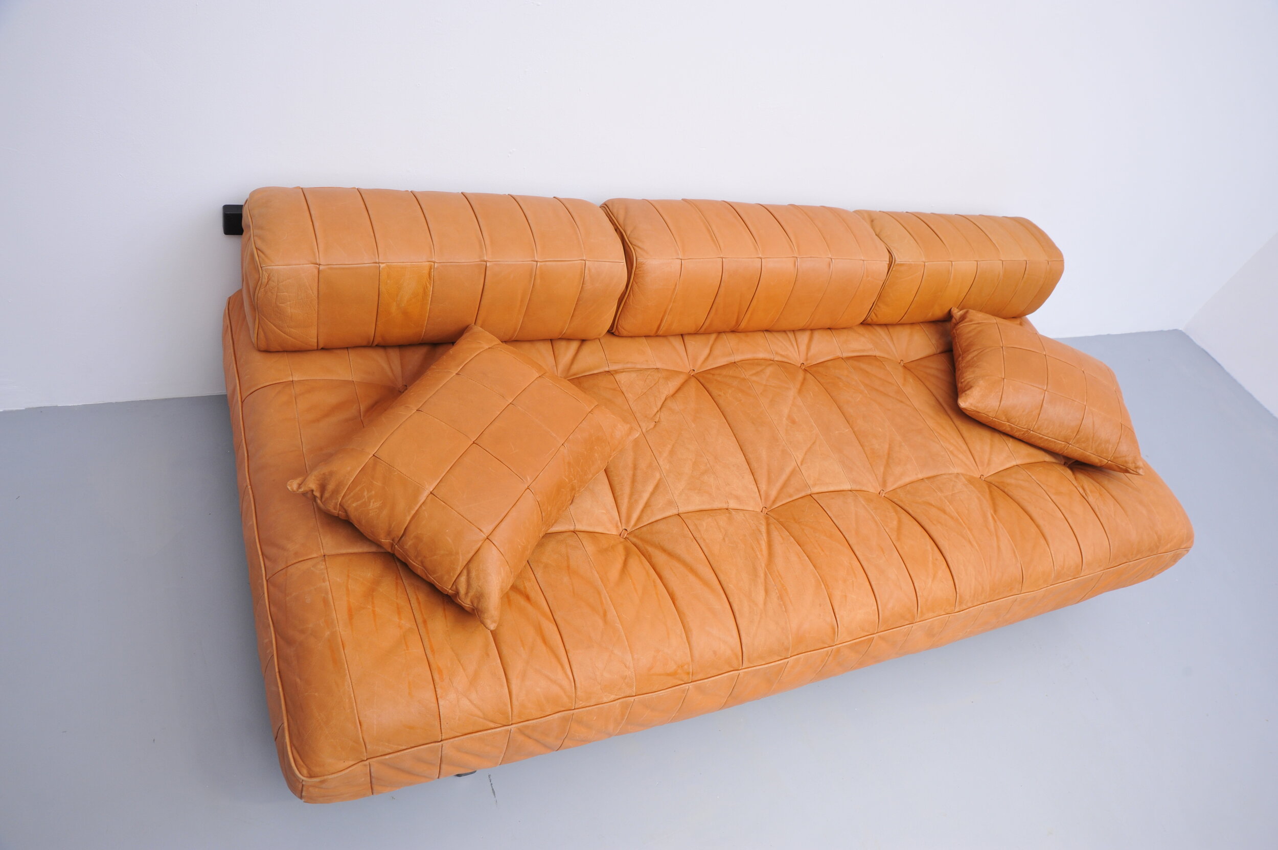 desede-de-sede-ds80-leder-schweiz-cognak-sofa-daybed-linkeseite.JPG