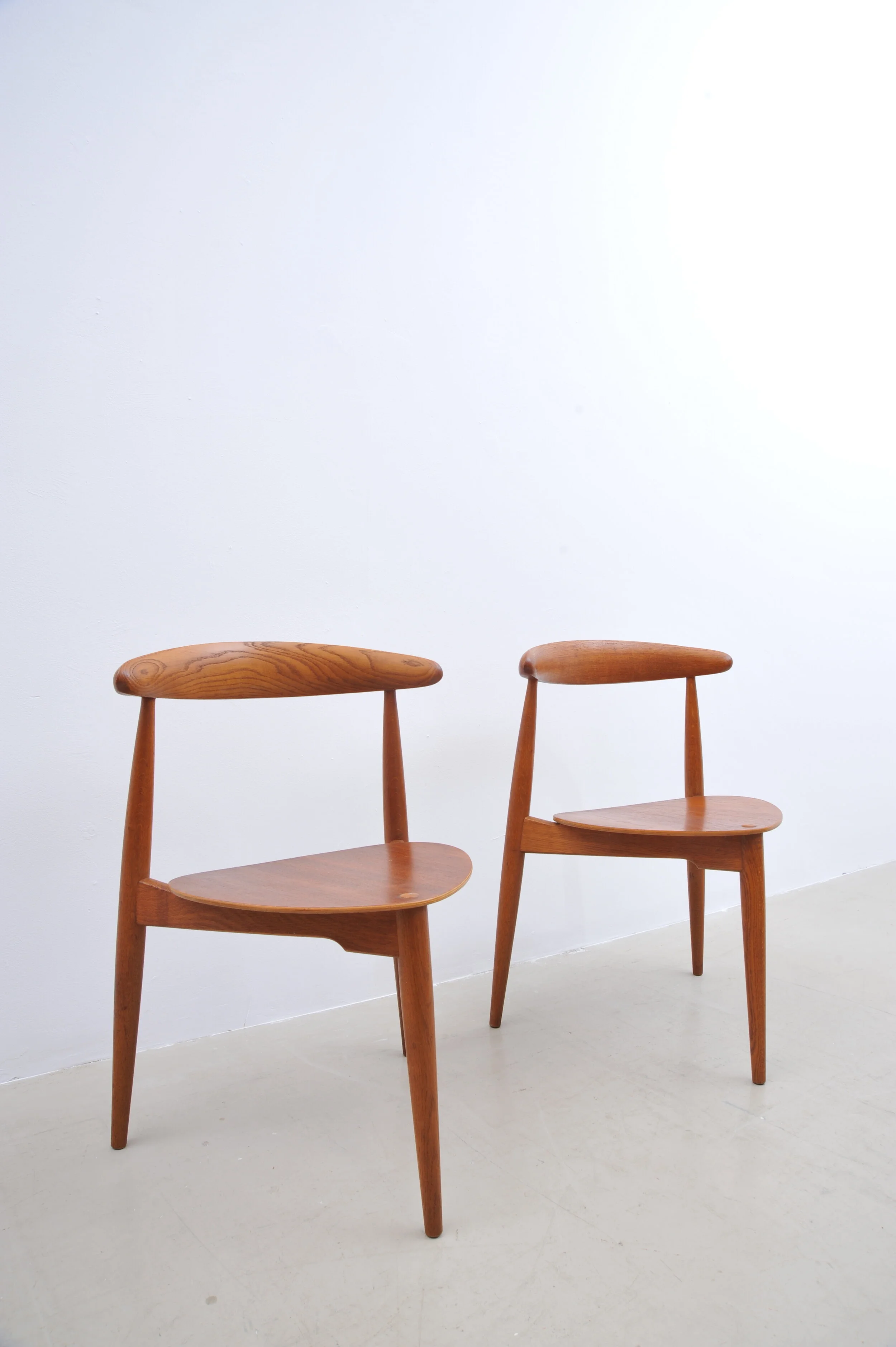 hans-wegner-heart-teak-stuhl-fritz-hansen-seite.JPG