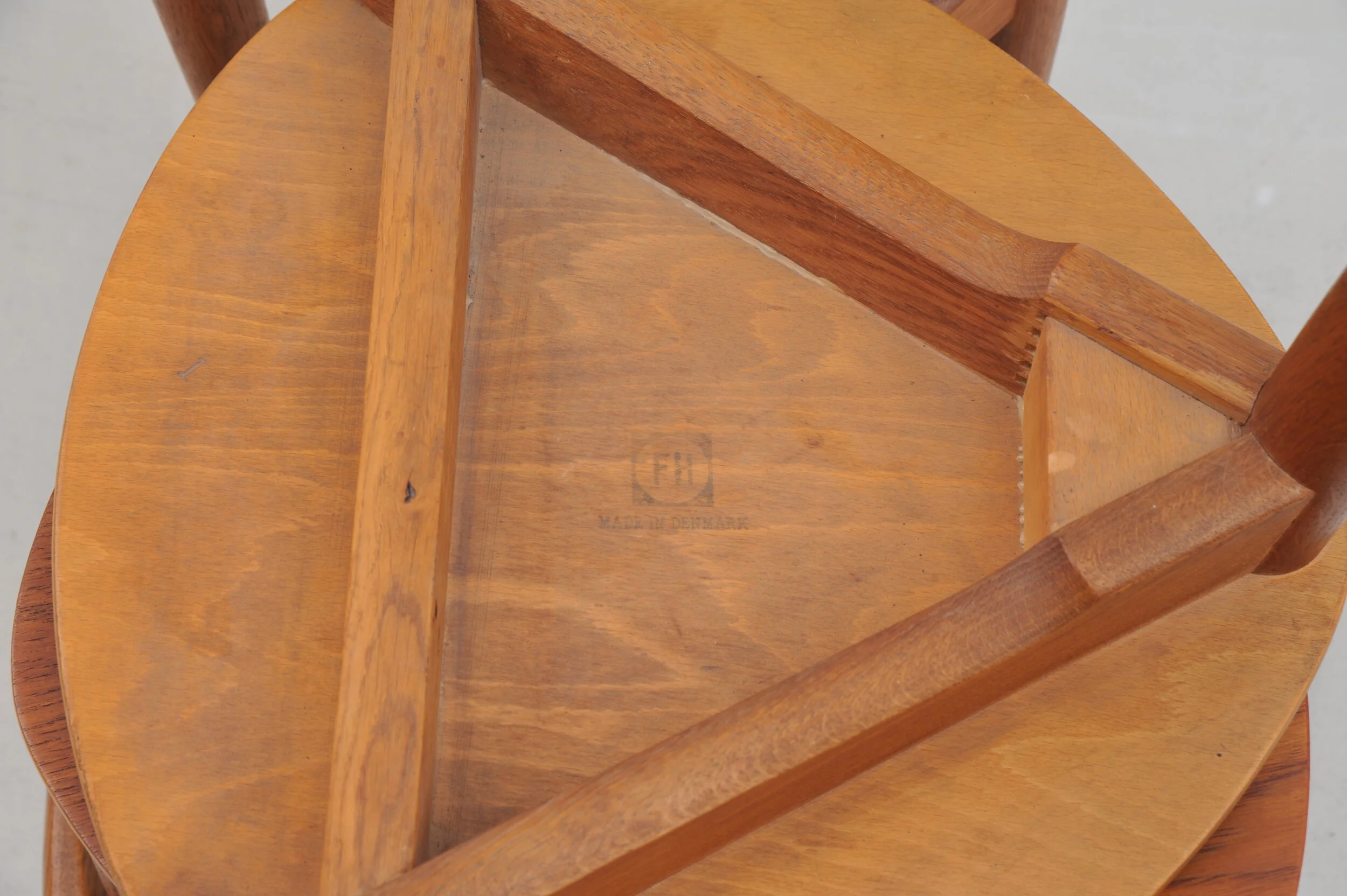 hans-wegner-heart-teak-stuhl-fritz-hansen-unten.JPG