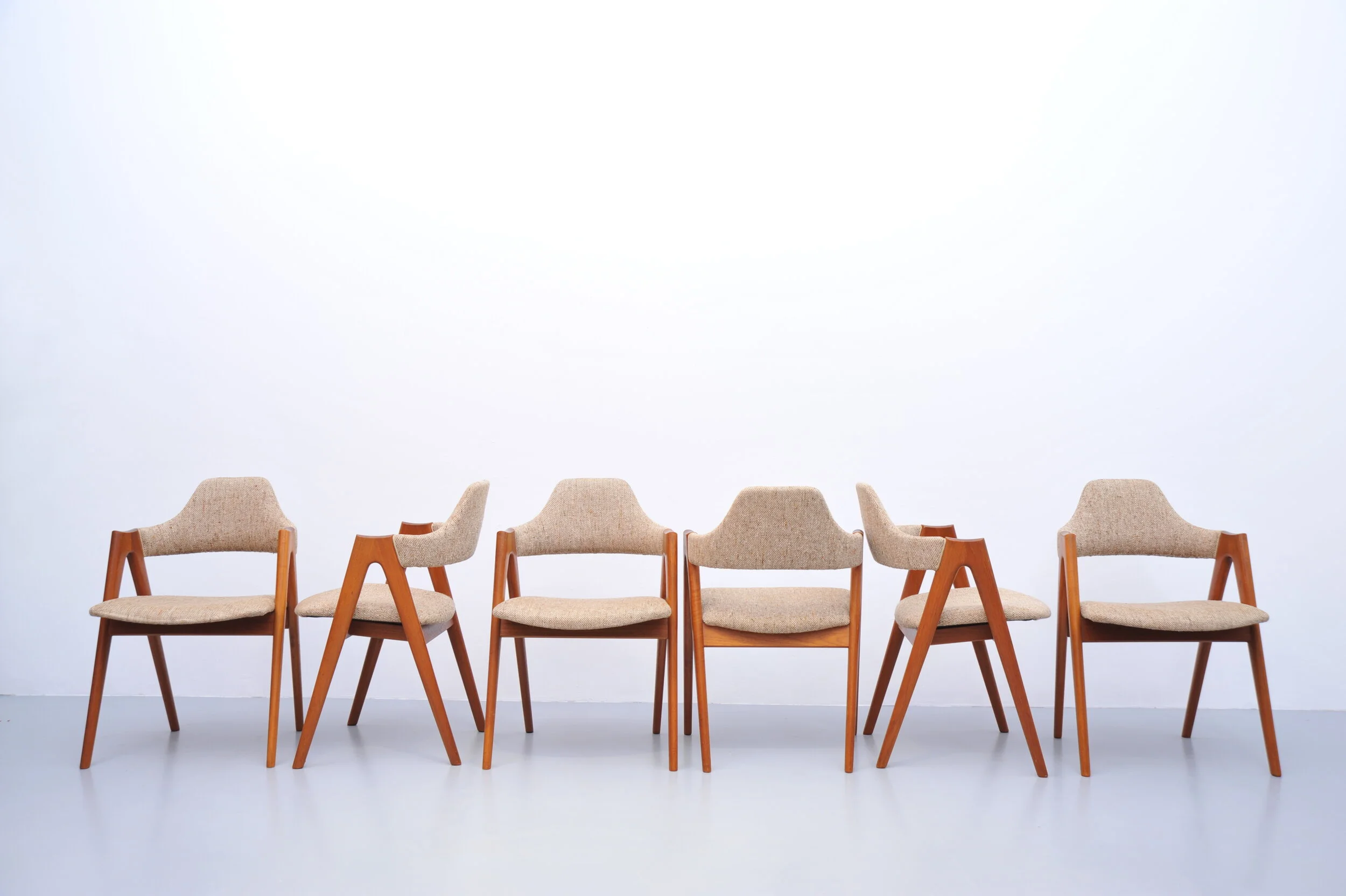 kaikristiansen-kai-kristiansen-teak-kompass-stuhl-braun-dänemark-design-front-kissen.JPG