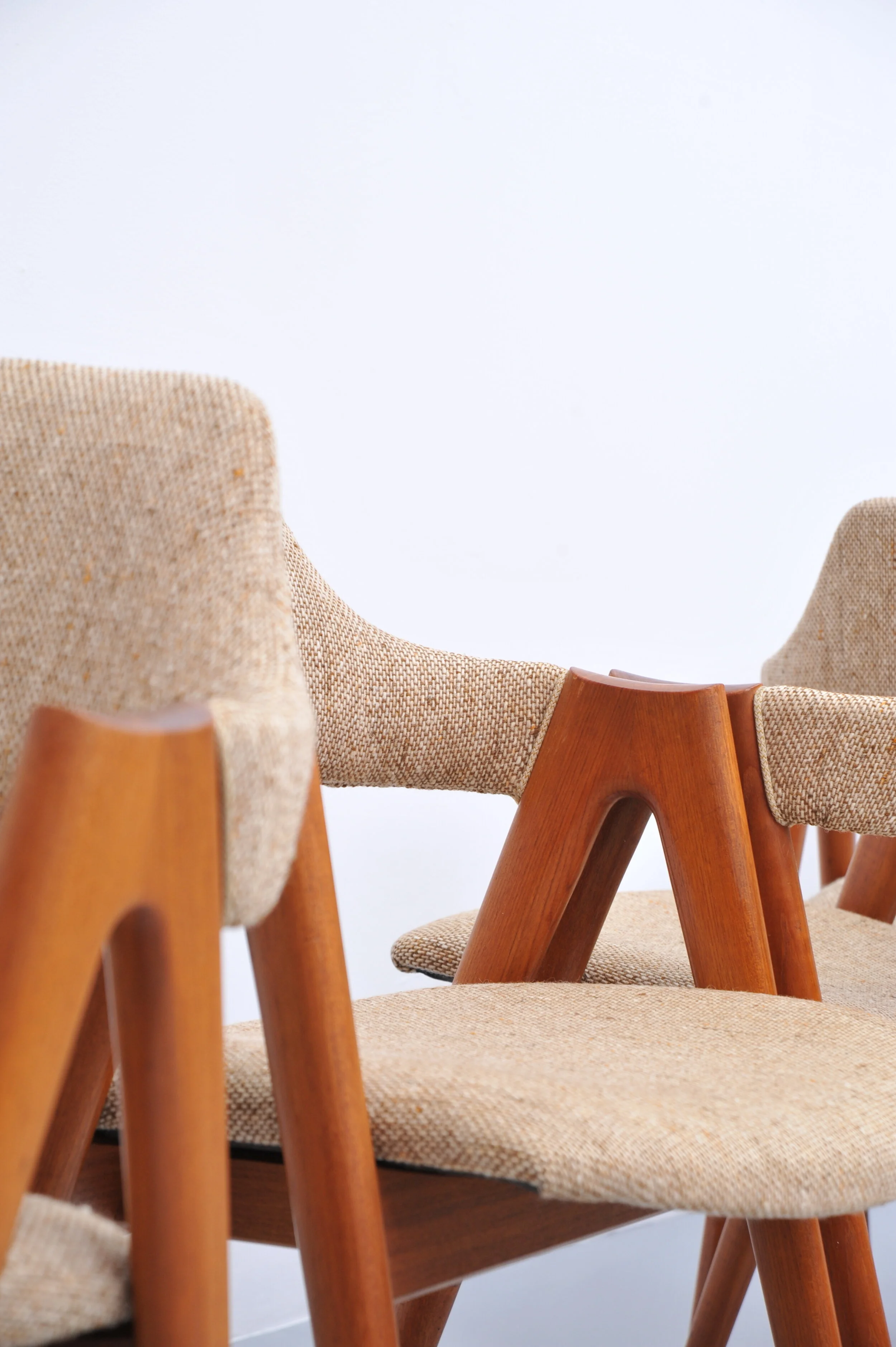 kaikristiansen-kai-kristiansen-teak-kompass-stuhl-braun-dänemark-design-front-sitz.JPG