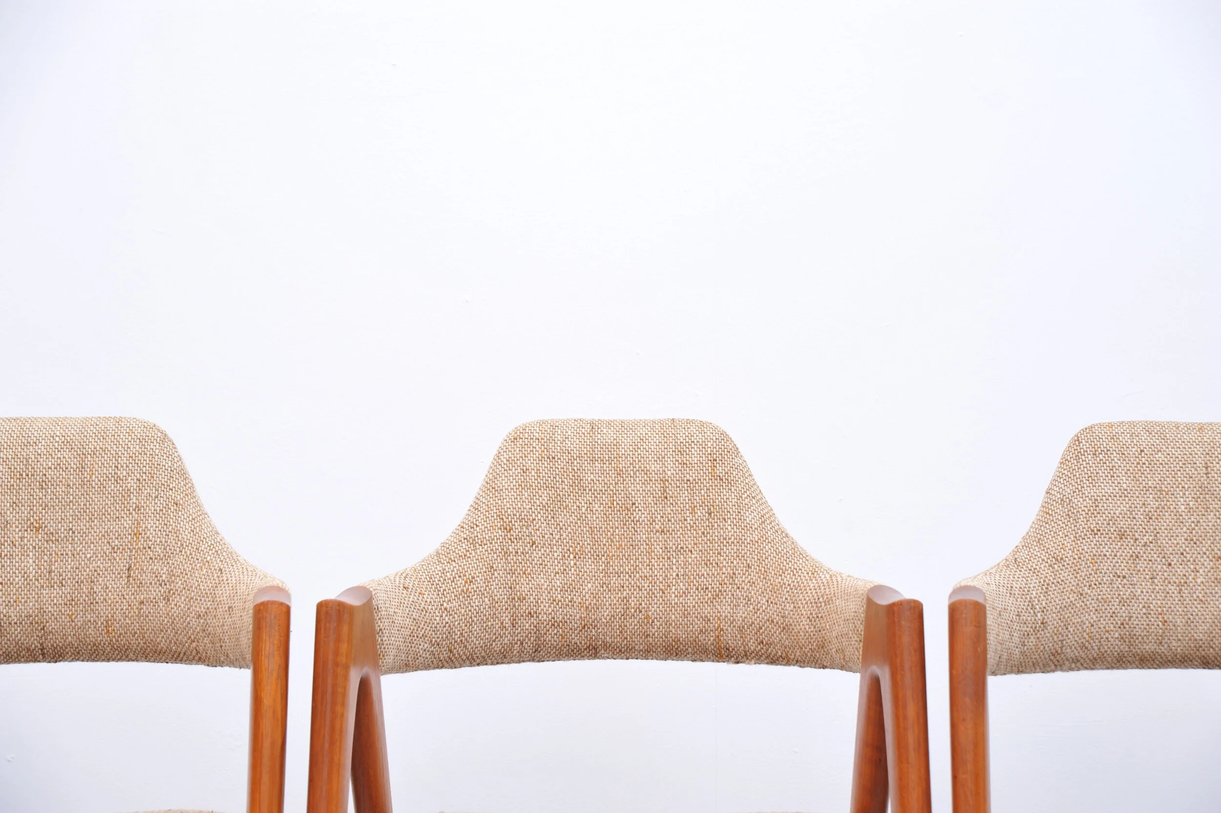 kaikristiansen-kai-kristiansen-teak-kompass-stuhl-braun-dänemark-design-lehne.JPG