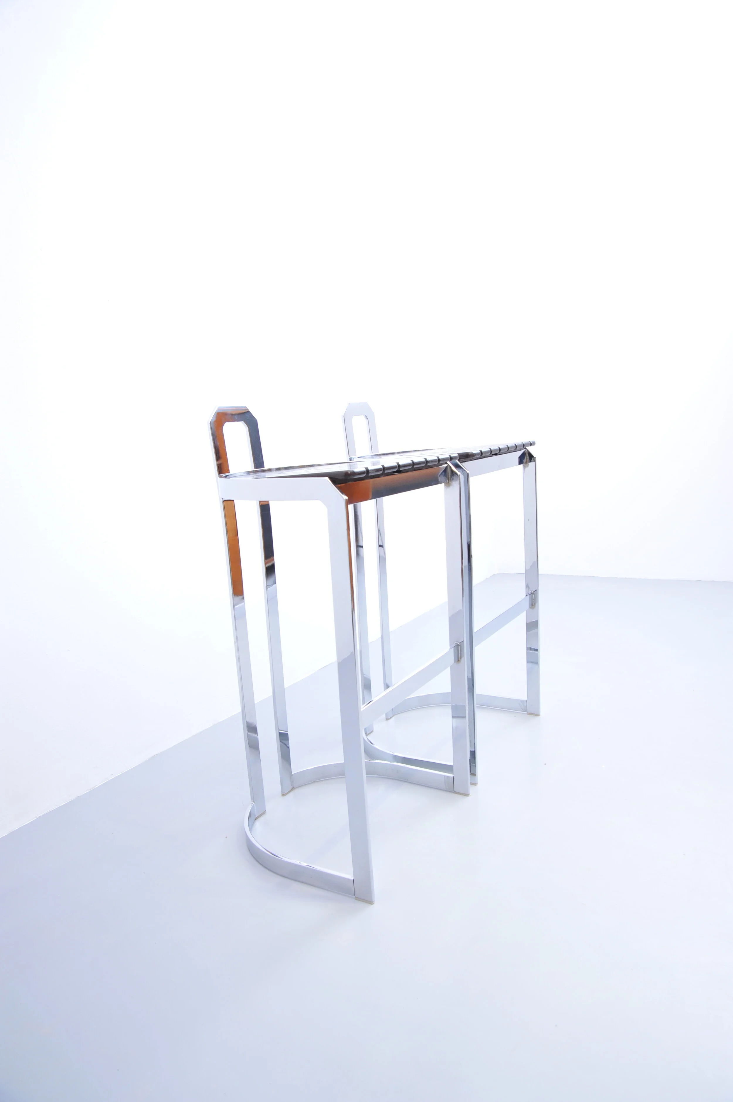 barhocker-hocker-stahl-flachstahl-italien-paar-beine.JPG
