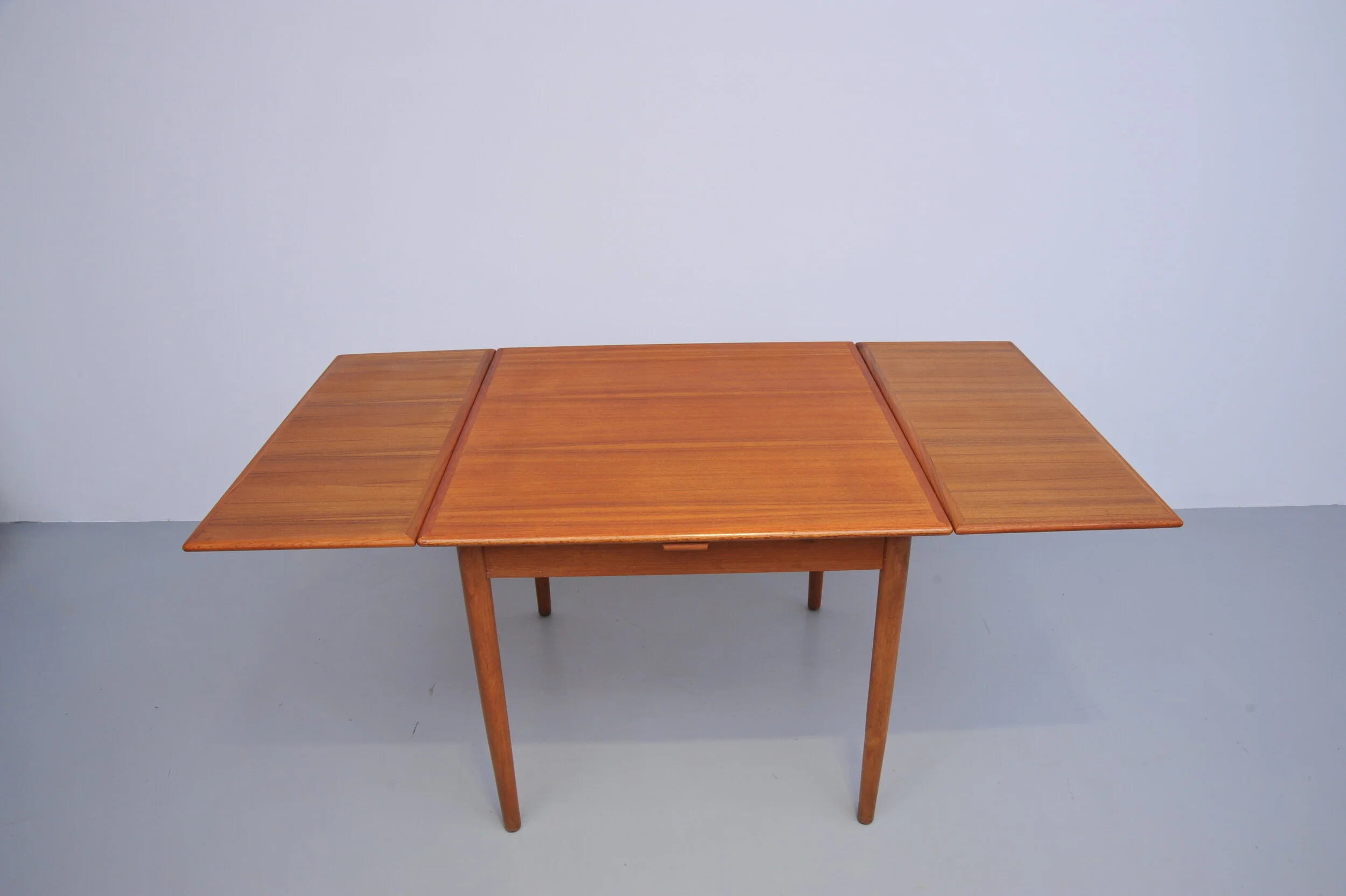 teak-esstisch-dänemark-braun-teakholz-tisch-ausgezogen.JPG