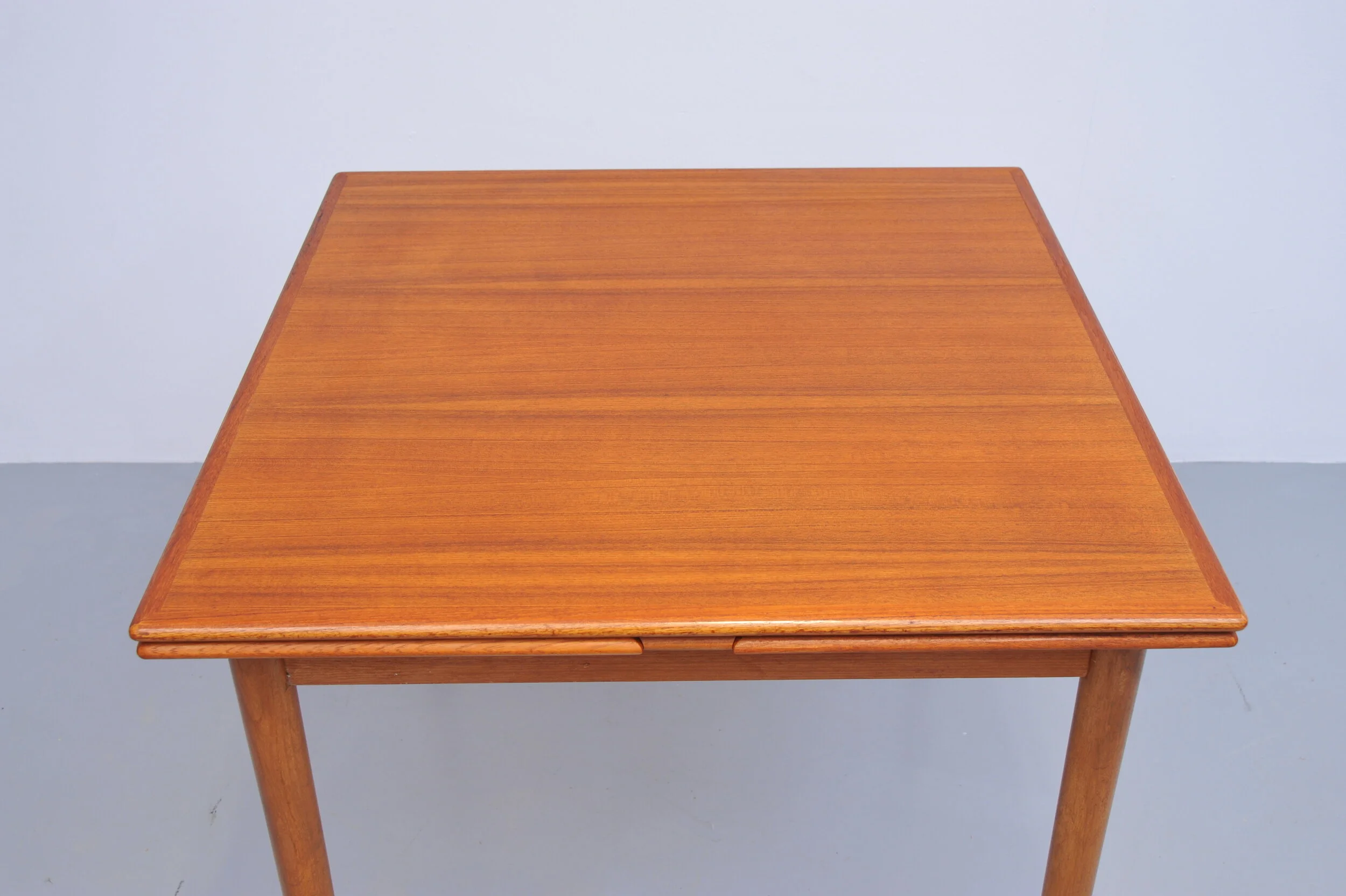 teak-esstisch-dänemark-braun-teakholz-tisch.JPG