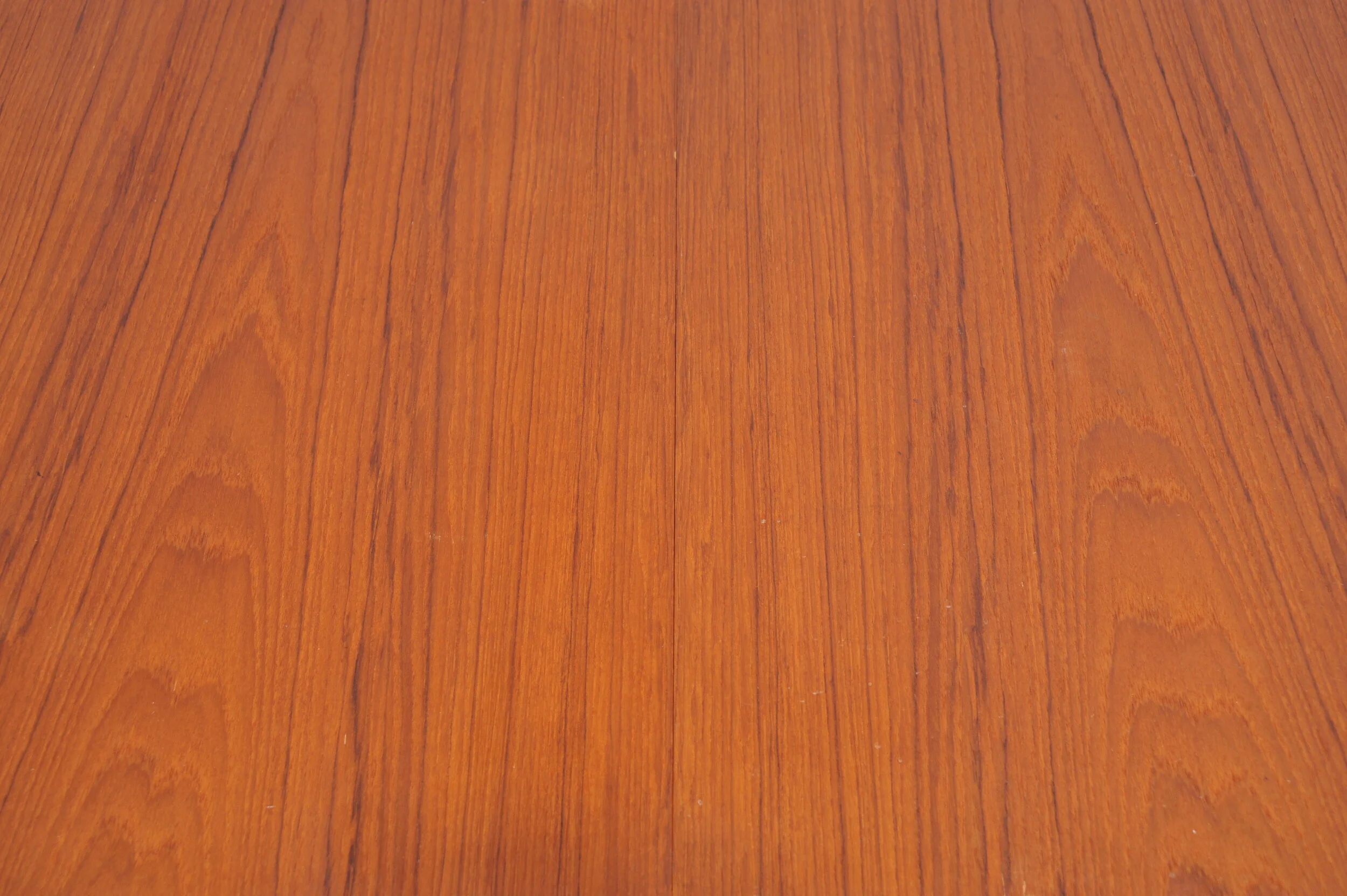 esstisch-dänemark-teak-braun-teakholz-tisch-nah.JPG