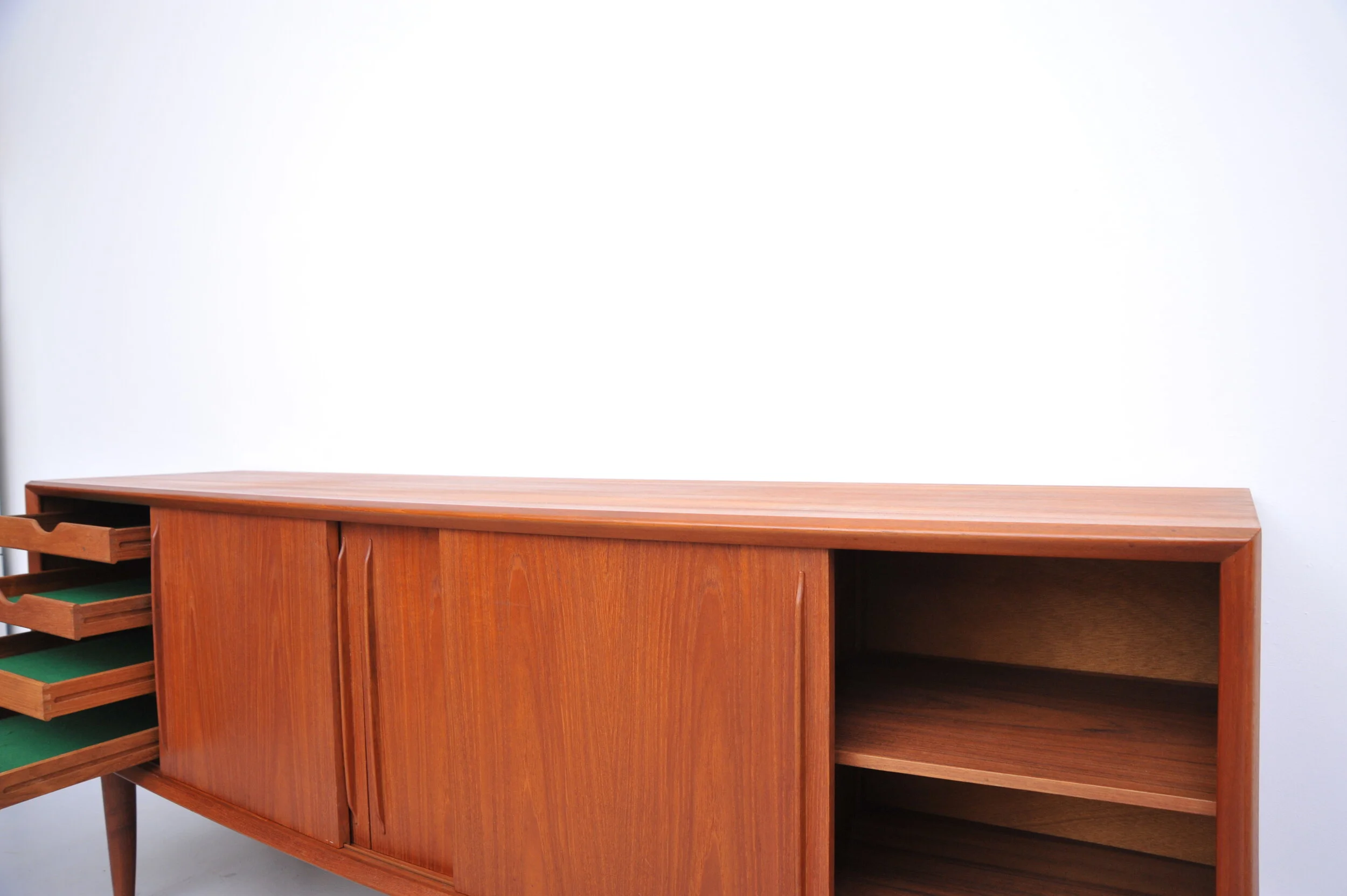arne-vodder-sideboard-teak-h.-p.-hansen-dänemark-ansicht.JPG