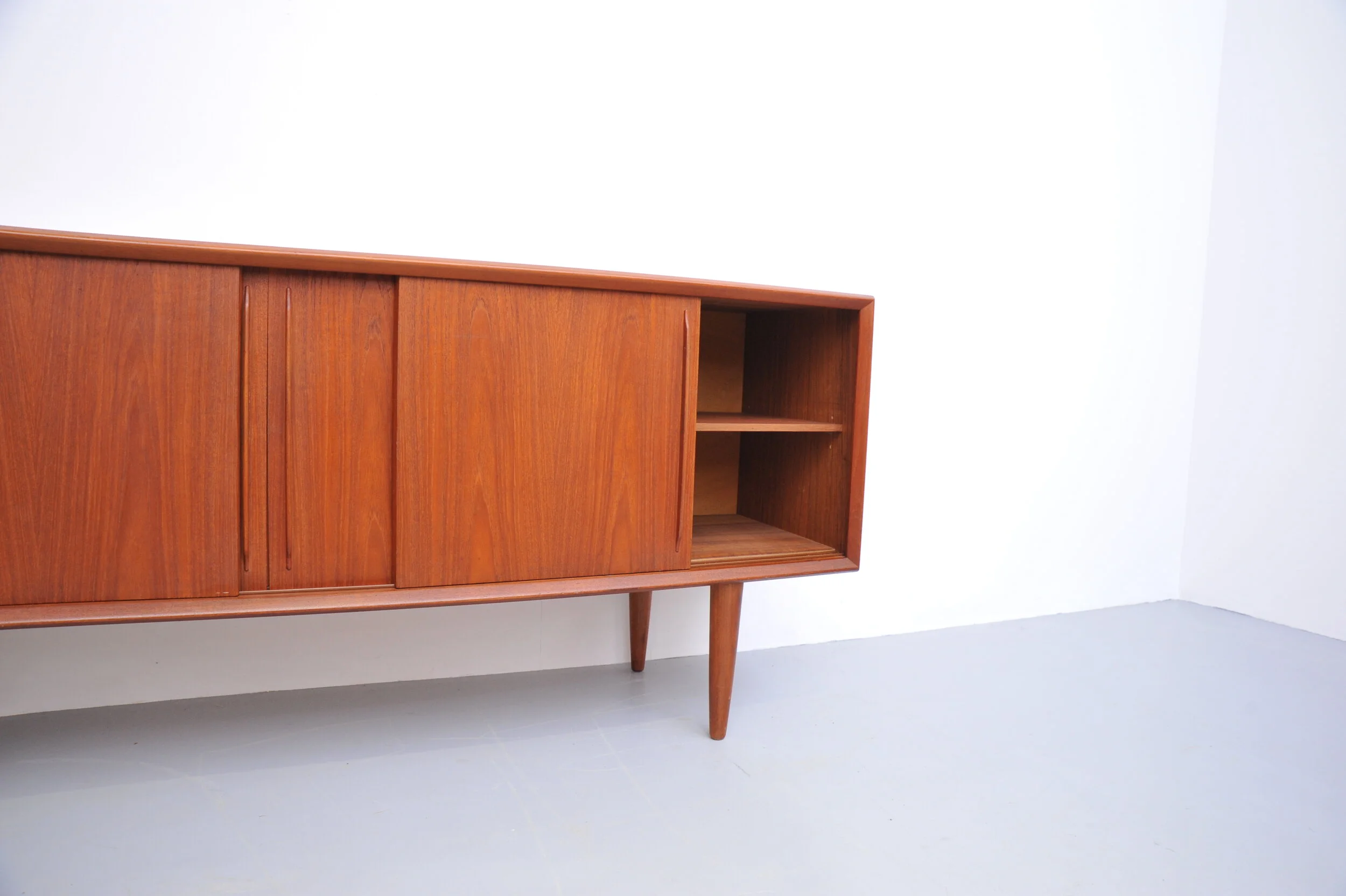 arne-vodder-sideboard-teak-h.-p.-hansen-dänemark-seite-rechts.JPG