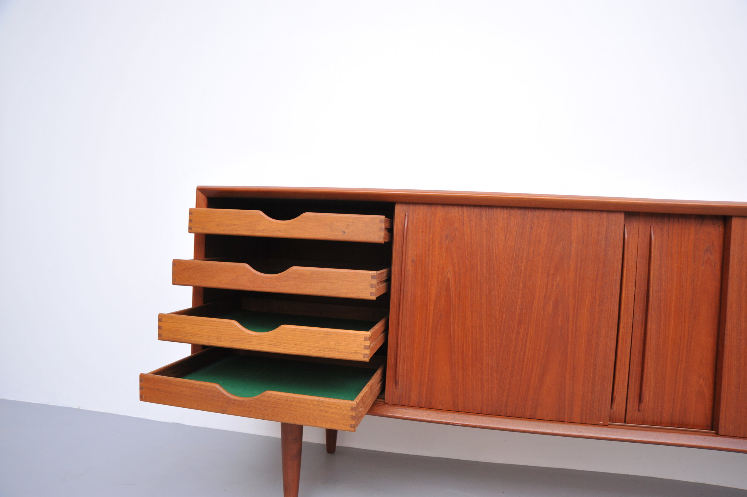 arne-vodder-sideboard-teak-h.-p.-hansen-dänemark-schubladen.JPG