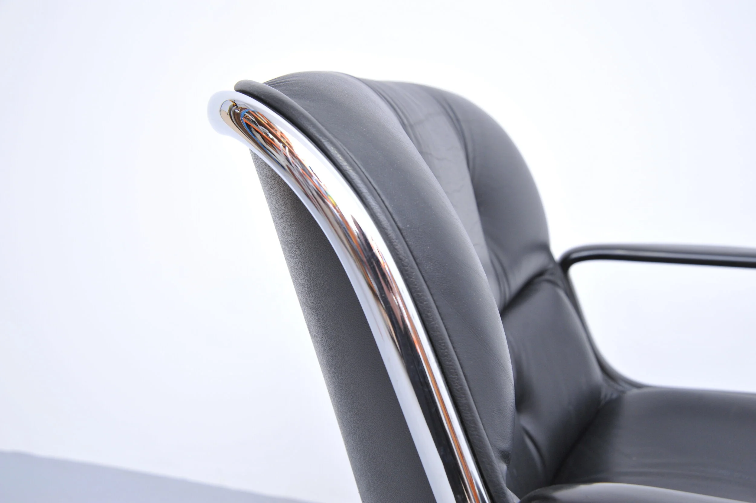 charles-pollock-executive-chair-knoll-interantional-leder-schwarz-chrom.JPG