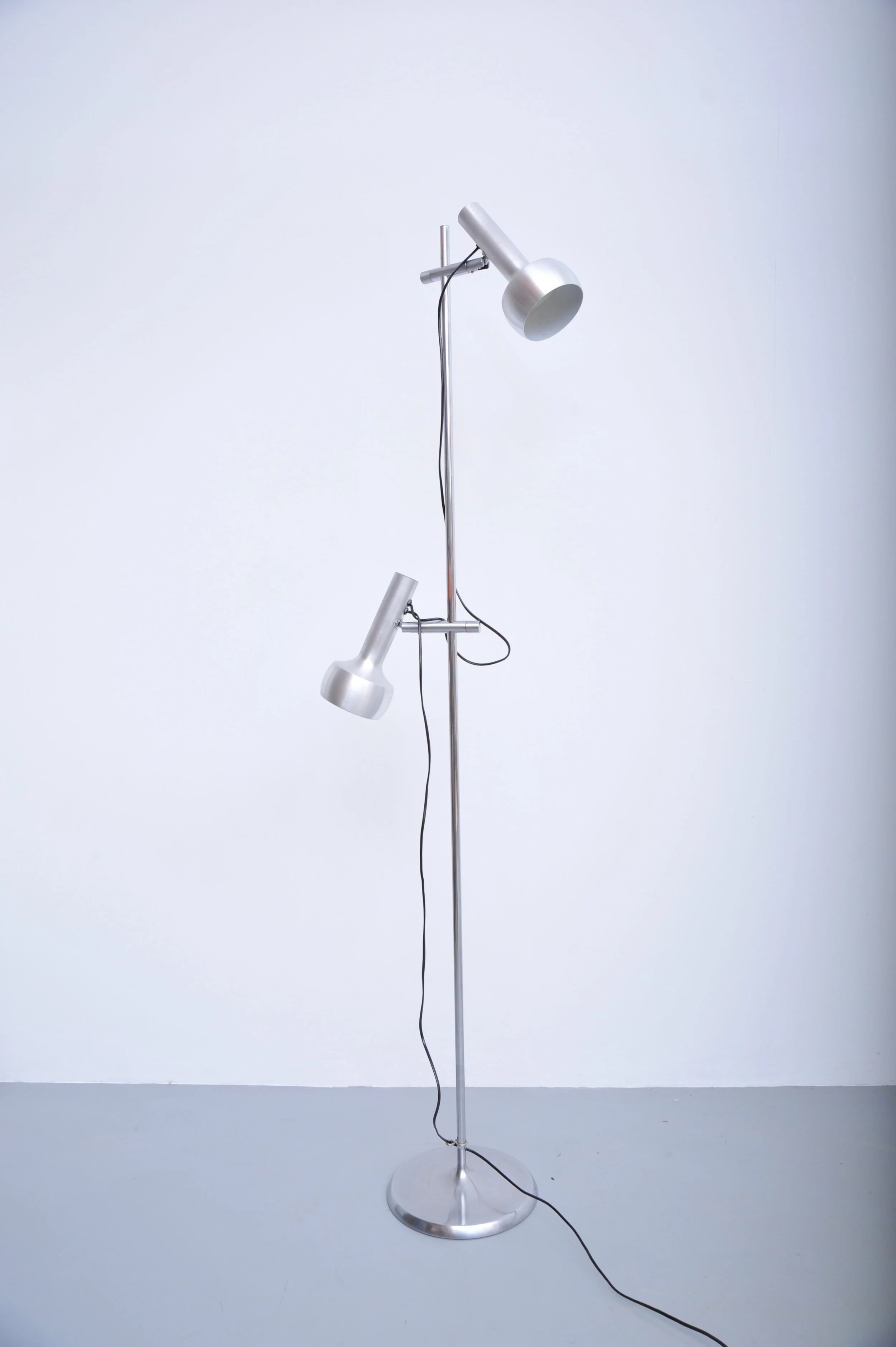 swiss-lamp-lamps-international-zürich-stehlampe-alu-silber-chrom-leuchte-lampe.JPG
