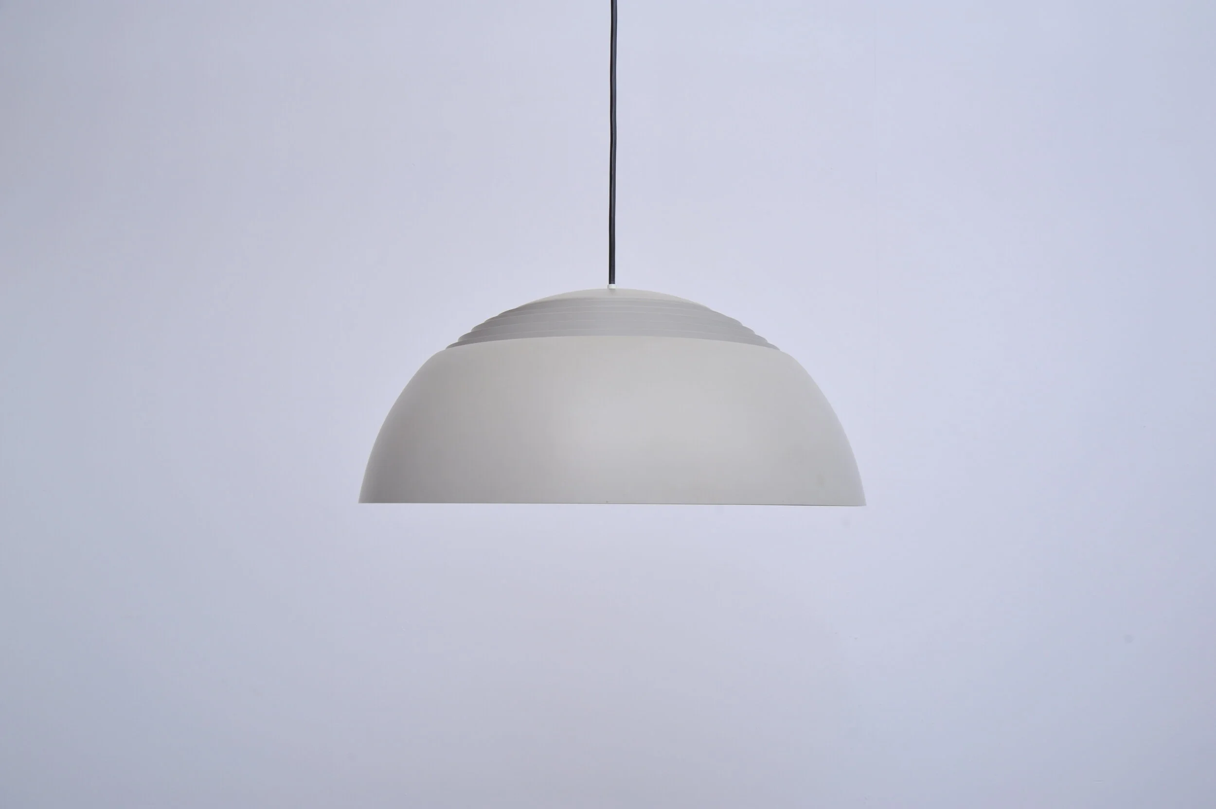 arne-jacobsen-aj-royal-pendel-hängelampe-leuchte-louis-poulsen-dänemark.JPG