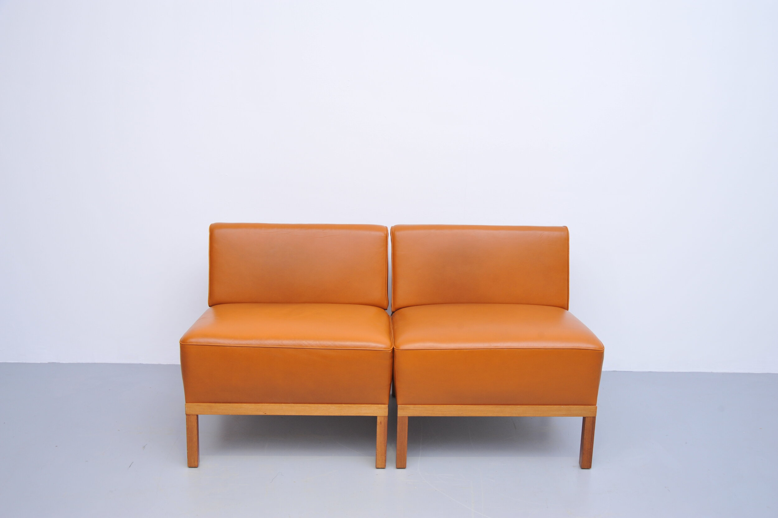 johannes-spalt-sessel-constanze-paar-leder-wittmann-vront.JPG